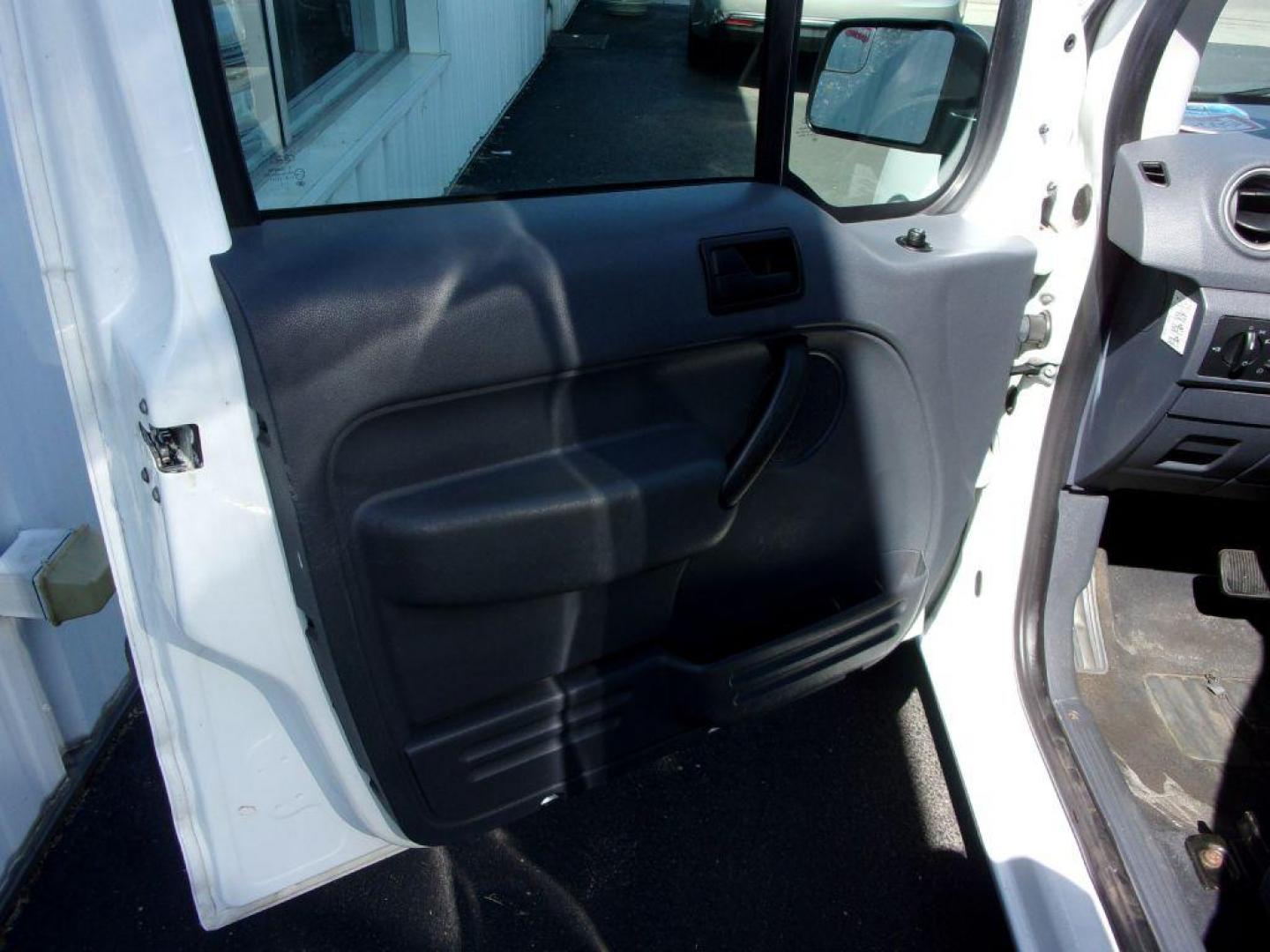 2012 WHITE FORD TRANSIT CONNECT XLT (NM0LS6BN9CT) with an 2.0L engine, Automatic transmission, located at 501 E. Columbia St., Springfield, OH, 45503, (800) 262-7122, 39.925262, -83.801796 - Photo#10