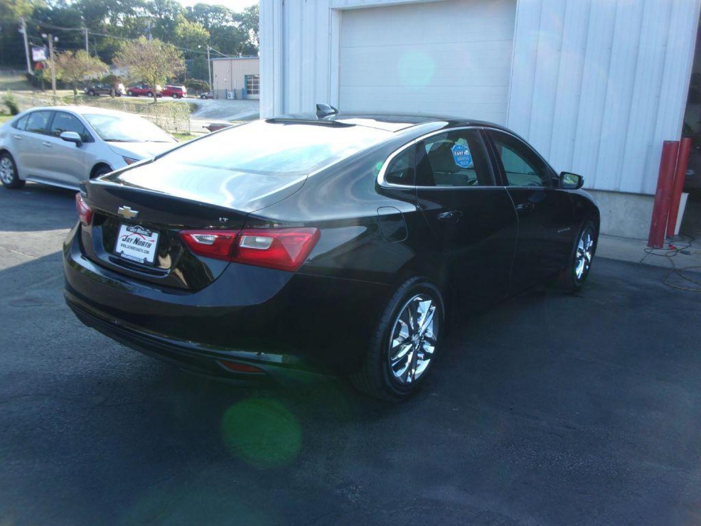 2018 BLACK CHEVROLET MALIBU LT (1G1ZD5ST6JF) with an 1.5L engine, Automatic transmission, located at 501 E. Columbia St., Springfield, OH, 45503, (800) 262-7122, 39.925262, -83.801796 - Photo#3