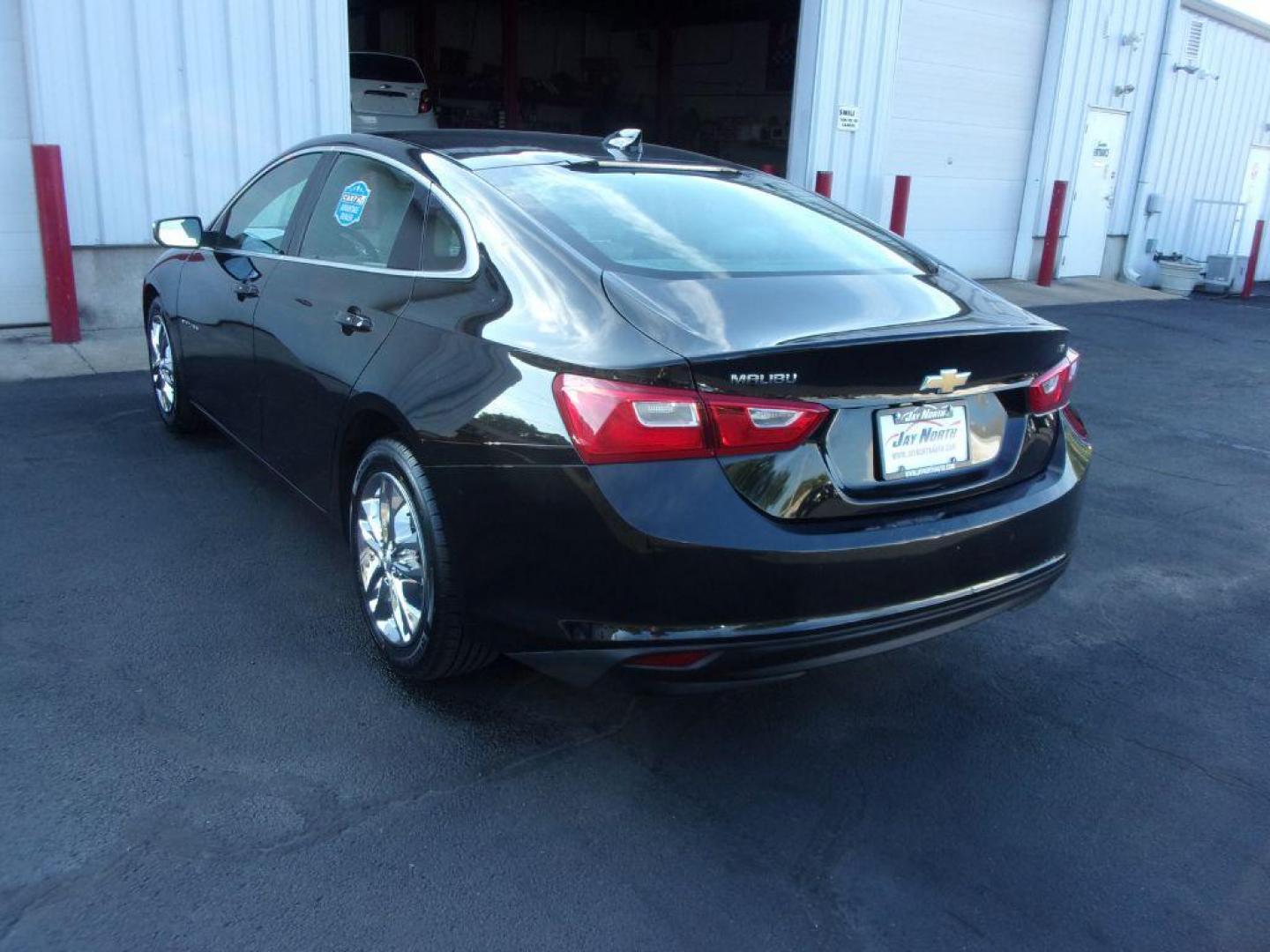 2018 BLACK CHEVROLET MALIBU LT (1G1ZD5ST6JF) with an 1.5L engine, Automatic transmission, located at 501 E. Columbia St., Springfield, OH, 45503, (800) 262-7122, 39.925262, -83.801796 - Photo#4