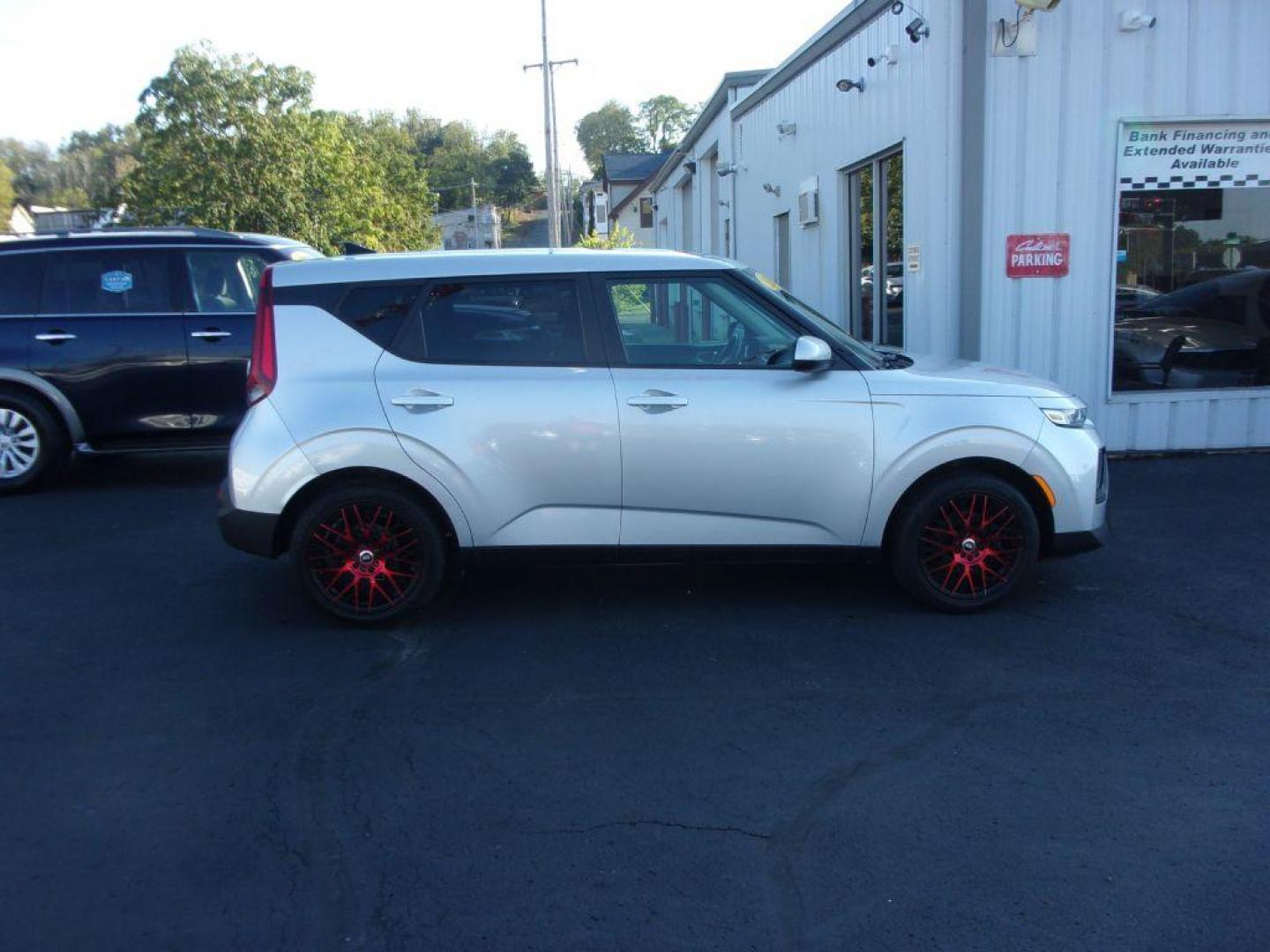 2020 SILVER KIA SOUL S (KNDJ23AU1L7) with an 2.0L engine, Continuously Variable transmission, located at 501 E. Columbia St., Springfield, OH, 45503, (800) 262-7122, 39.925262, -83.801796 - Photo#0