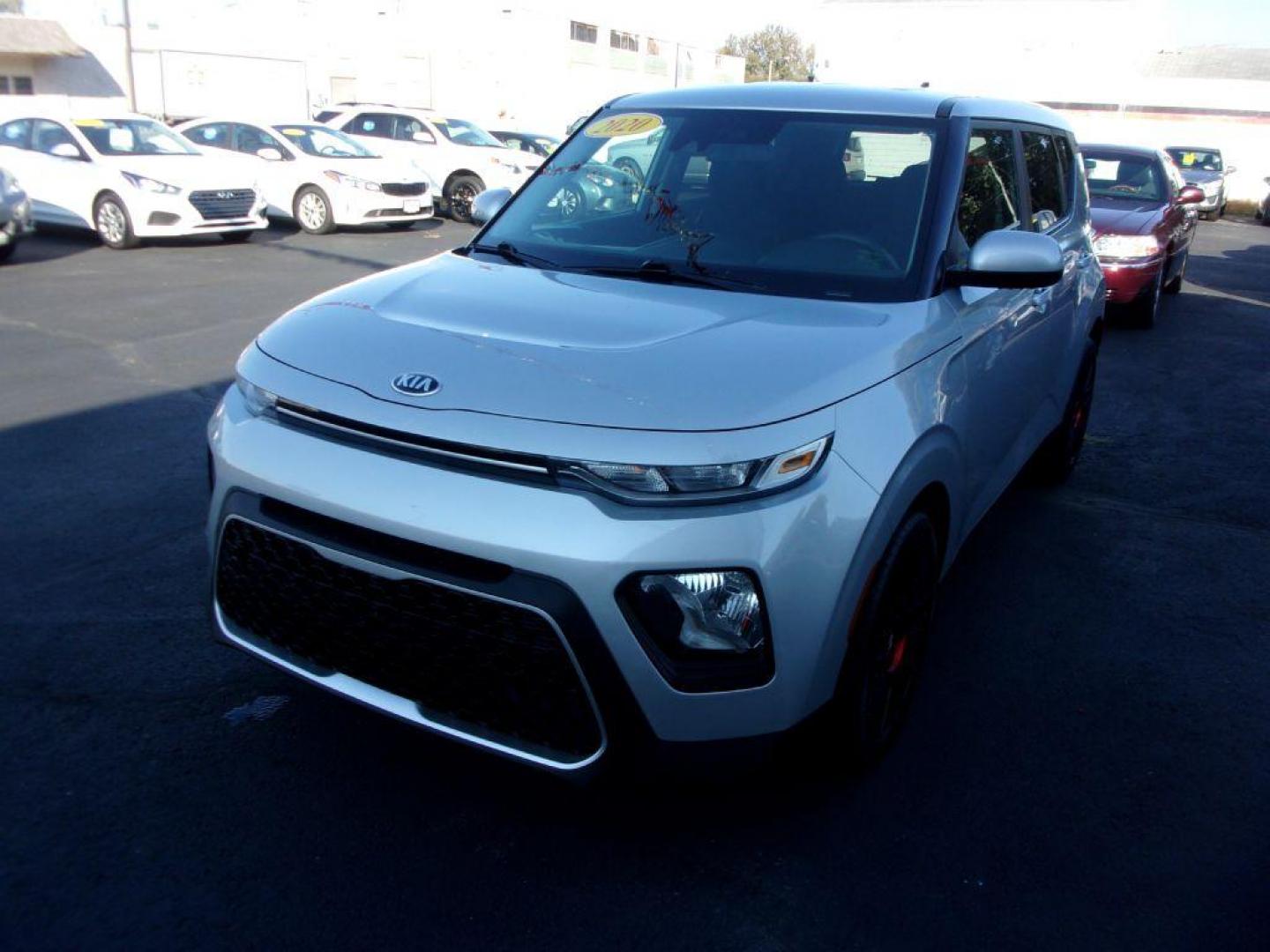 2020 SILVER KIA SOUL S (KNDJ23AU1L7) with an 2.0L engine, Continuously Variable transmission, located at 501 E. Columbia St., Springfield, OH, 45503, (800) 262-7122, 39.925262, -83.801796 - Photo#6