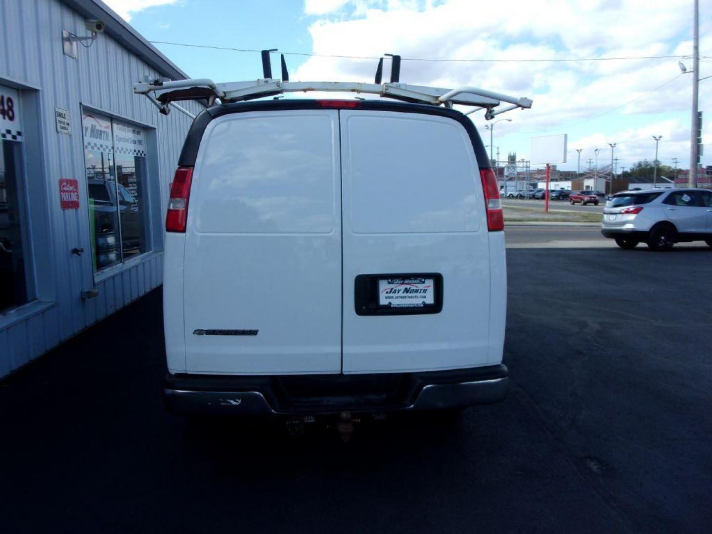 2017 WHITE CHEVROLET EXPRESS G2500 CARGO (1GCWGAFF8H1) with an 4.8L engine, Automatic transmission, located at 501 E. Columbia St., Springfield, OH, 45503, (800) 262-7122, 39.925262, -83.801796 - *** 1 Owner *** Clean Carfax W/ 18 Service Records *** Roof Rack *** Racks and Bins *** Jay North Auto has offered hand picked vehicles since 1965! Our customer's enjoy a NO pressure buying experience with a small town feel. All of our vehicles get fully inspected and detailed. We are a preferr - Photo#4