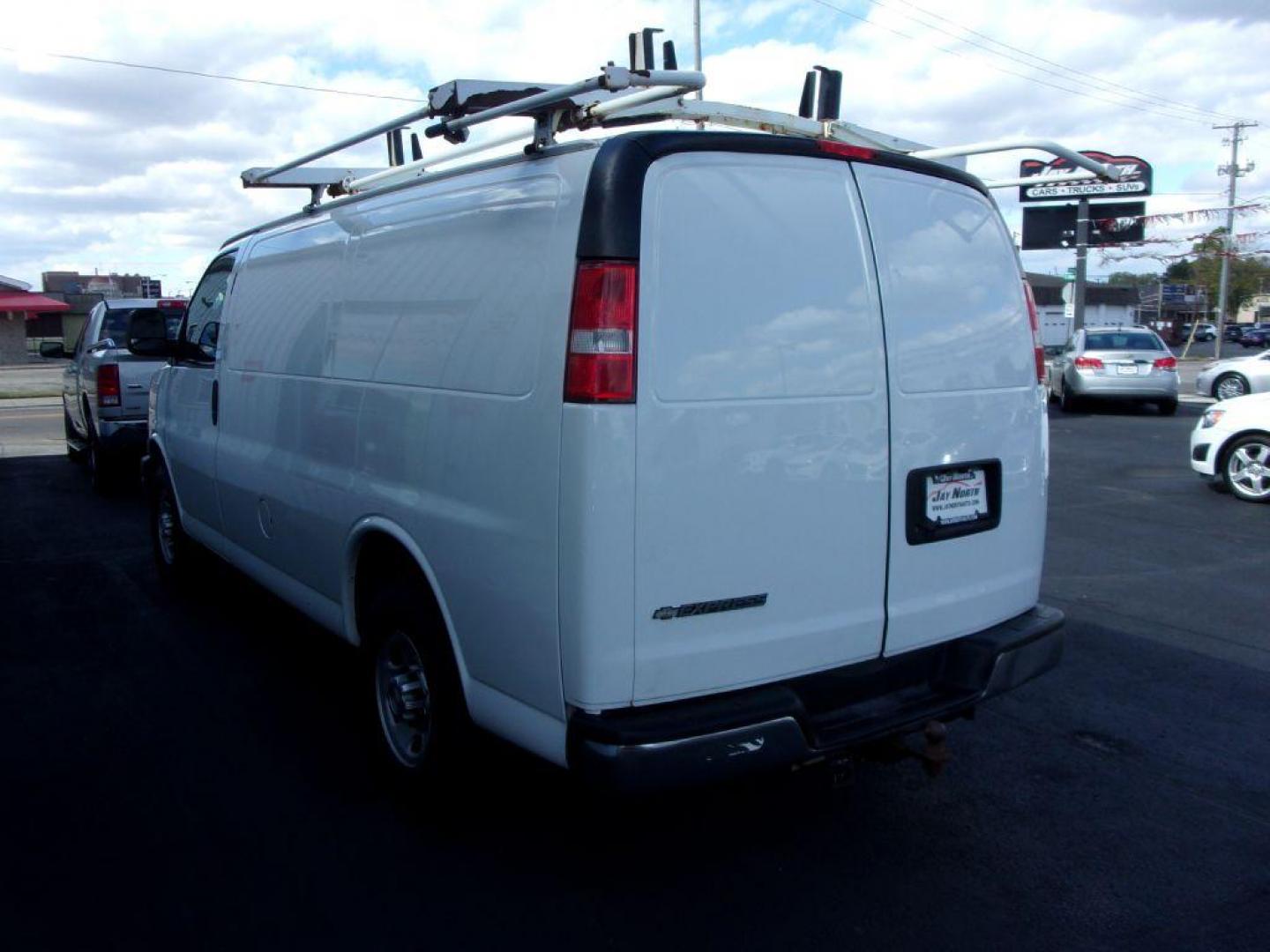 2017 WHITE CHEVROLET EXPRESS G2500 CARGO (1GCWGAFF8H1) with an 4.8L engine, Automatic transmission, located at 501 E. Columbia St., Springfield, OH, 45503, (800) 262-7122, 39.925262, -83.801796 - *** 1 Owner *** Clean Carfax W/ 18 Service Records *** Roof Rack *** Racks and Bins *** Jay North Auto has offered hand picked vehicles since 1965! Our customer's enjoy a NO pressure buying experience with a small town feel. All of our vehicles get fully inspected and detailed. We are a preferr - Photo#5