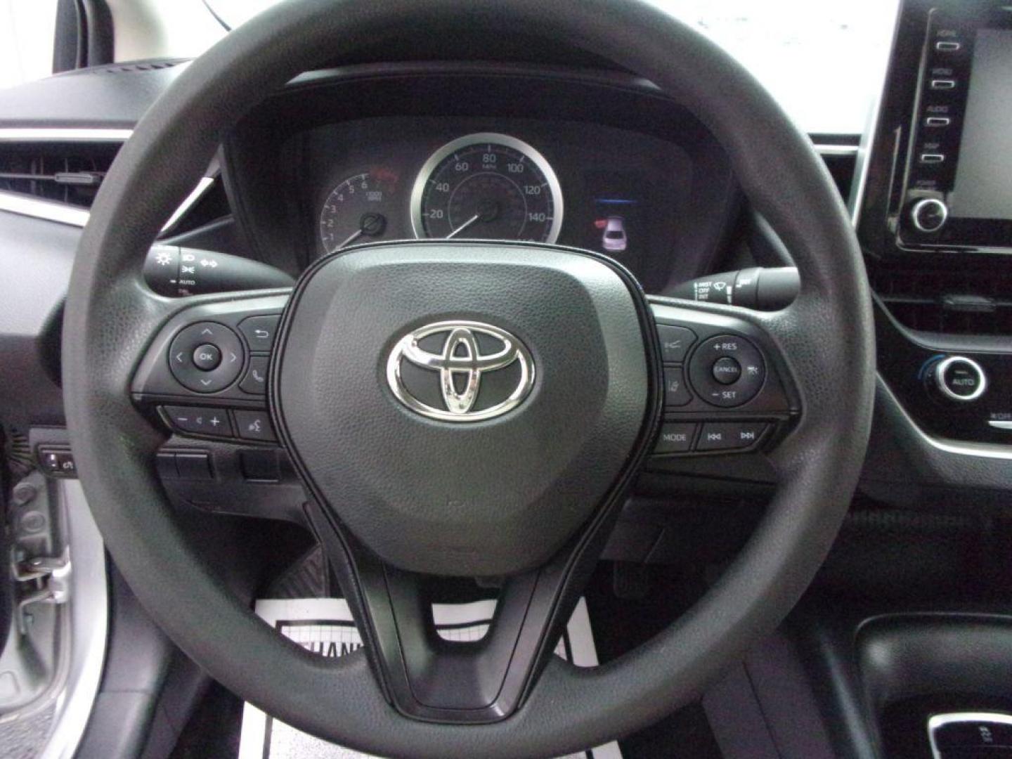 2020 SILVER TOYOTA COROLLA LE (JTDEPRAE9LJ) with an 1.8L engine, Continuously Variable transmission, located at 501 E. Columbia St., Springfield, OH, 45503, (800) 262-7122, 39.925262, -83.801796 - Photo#9