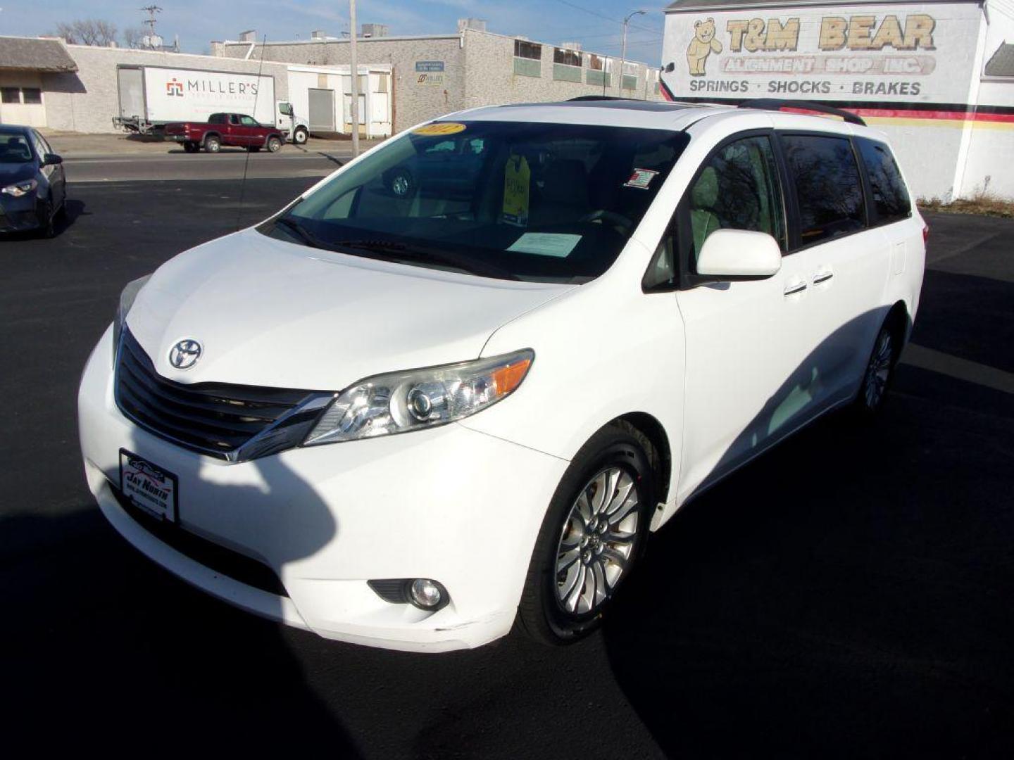 2012 WHITE TOYOTA SIENNA XLE (5TDYK3DC0CS) with an 3.5L engine, Automatic transmission, located at 501 E. Columbia St., Springfield, OH, 45503, (800) 262-7122, 39.925262, -83.801796 - *** XLE *** Serviced and Detailed *** V6 *** Power Doors *** Power Rear Lift Gate *** Clean CarFax *** Moonroof *** Jay North Auto has offered hand picked vehicles since 1965! Our customer's enjoy a NO pressure buying experience with a small town feel. All of our vehicles get fully inspected an - Photo#3