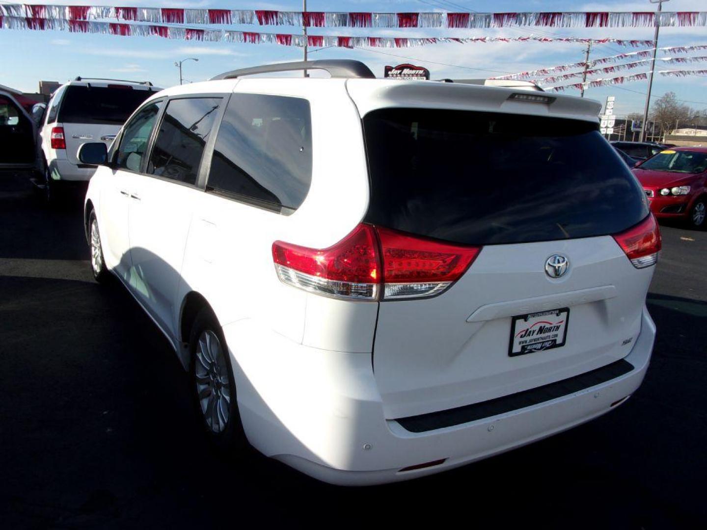 2012 WHITE TOYOTA SIENNA XLE (5TDYK3DC0CS) with an 3.5L engine, Automatic transmission, located at 501 E. Columbia St., Springfield, OH, 45503, (800) 262-7122, 39.925262, -83.801796 - *** XLE *** Serviced and Detailed *** V6 *** Power Doors *** Power Rear Lift Gate *** Clean CarFax *** Moonroof *** Jay North Auto has offered hand picked vehicles since 1965! Our customer's enjoy a NO pressure buying experience with a small town feel. All of our vehicles get fully inspected an - Photo#4