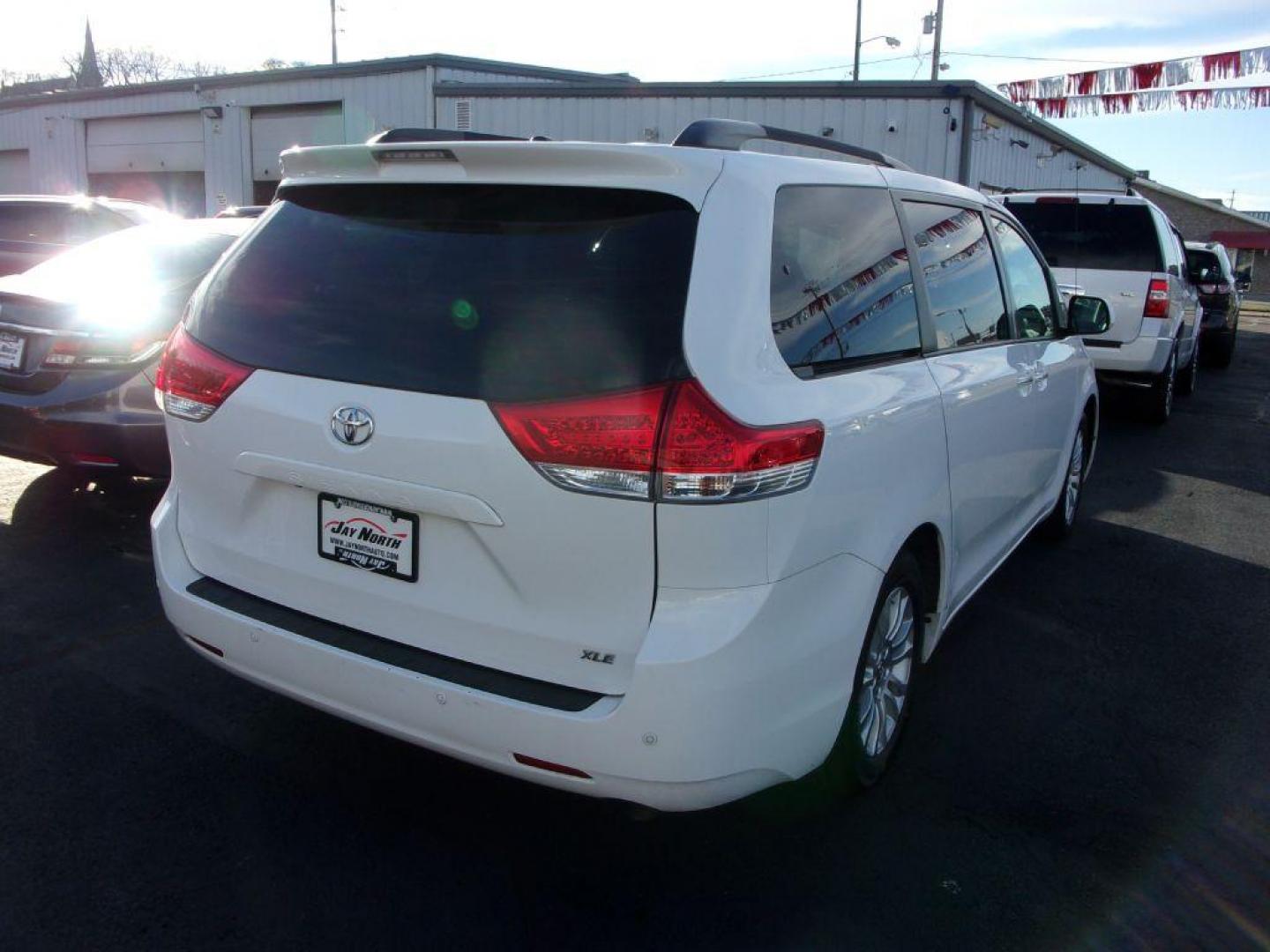 2012 WHITE TOYOTA SIENNA XLE (5TDYK3DC0CS) with an 3.5L engine, Automatic transmission, located at 501 E. Columbia St., Springfield, OH, 45503, (800) 262-7122, 39.925262, -83.801796 - *** XLE *** Serviced and Detailed *** V6 *** Power Doors *** Power Rear Lift Gate *** Clean CarFax *** Moonroof *** Jay North Auto has offered hand picked vehicles since 1965! Our customer's enjoy a NO pressure buying experience with a small town feel. All of our vehicles get fully inspected an - Photo#6