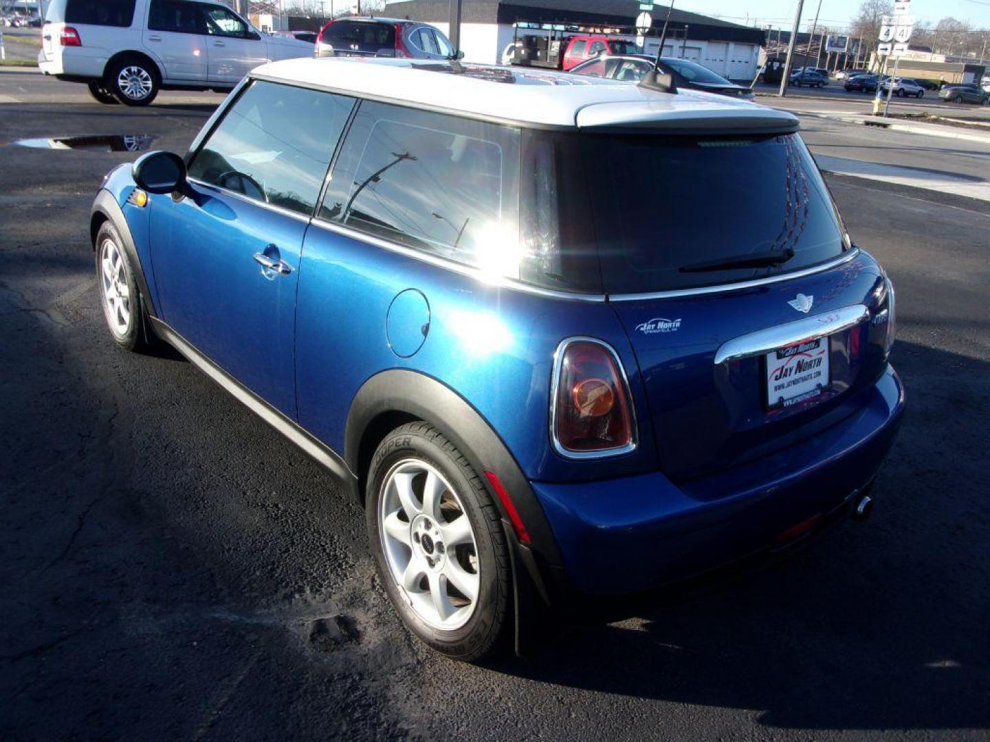 2008 BLUE MINI COOPER (WMWMF33568T) with an 1.6L engine, 6-Speed Manual transmission, located at 501 E. Columbia St., Springfield, OH, 45503, (800) 262-7122, 39.925262, -83.801796 - ***Clean Carfax***Mini Cooper***6-speed Manual***Leather Seating***Sunroof***Serviced and Detailed*** Jay North Auto has offered hand picked vehicles since 1965! Our customer's enjoy a NO pressure buying experience with a small town feel. All of our vehicles get fully inspected and detailed. We - Photo#4