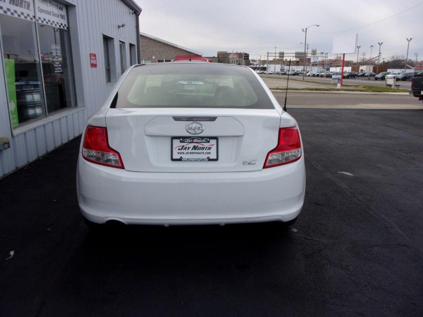 2013 WHITE SCION TC (JTKJF5C73D3) with an 2.5L engine, 6-Speed Manual transmission, located at 501 E. Columbia St., Springfield, OH, 45503, (800) 262-7122, 39.925262, -83.801796 - Photo#4