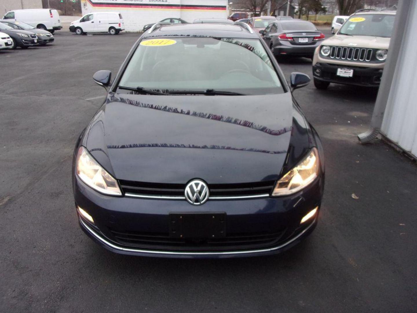 2017 BLUE VOLKSWAGEN GOLF SPORTWAGEN SEL (3VWC17AUXHM) with an 1.8L engine, Automatic transmission, located at 501 E. Columbia St., Springfield, OH, 45503, (800) 262-7122, 39.925262, -83.801796 - Photo#6