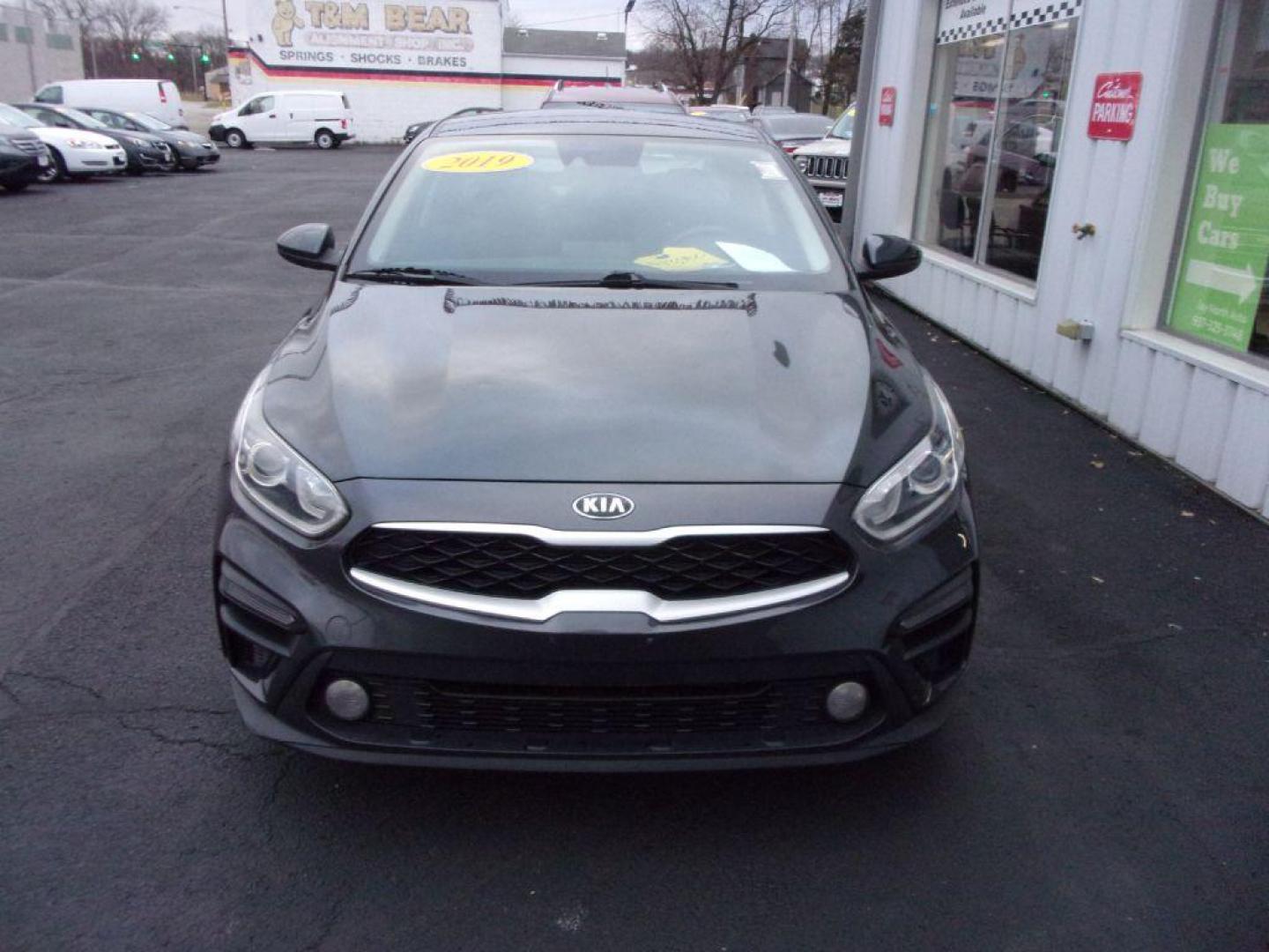 2019 GRAY KIA FORTE FE (3KPF24AD2KE) with an 2.0L engine, Continuously Variable transmission, located at 501 E. Columbia St., Springfield, OH, 45503, (800) 262-7122, 39.925262, -83.801796 - MECHANICAL 2.0L Multi-Port Injection (MPI) 4-Cyl Engine Intelligent Variable Transmission (IVT) Drive Mode Select (DMS) 15'' Steel Wheels with Wheel Covers SAFETY Dual Front Advanced Airbags Dual Front Seat-Mounted Side Airbags Full-Length Side Curtain Airbags Lower Anchors and Tethers for - Photo#5