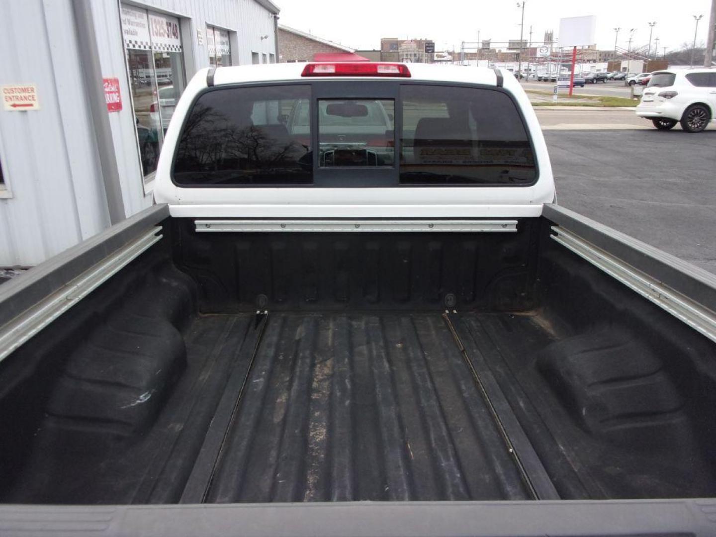 2012 WHITE NISSAN FRONTIER PRO-4X (1N6AD0CW6CC) with an 4.0L engine, Automatic transmission, located at 501 E. Columbia St., Springfield, OH, 45503, (800) 262-7122, 39.925262, -83.801796 - Photo#4