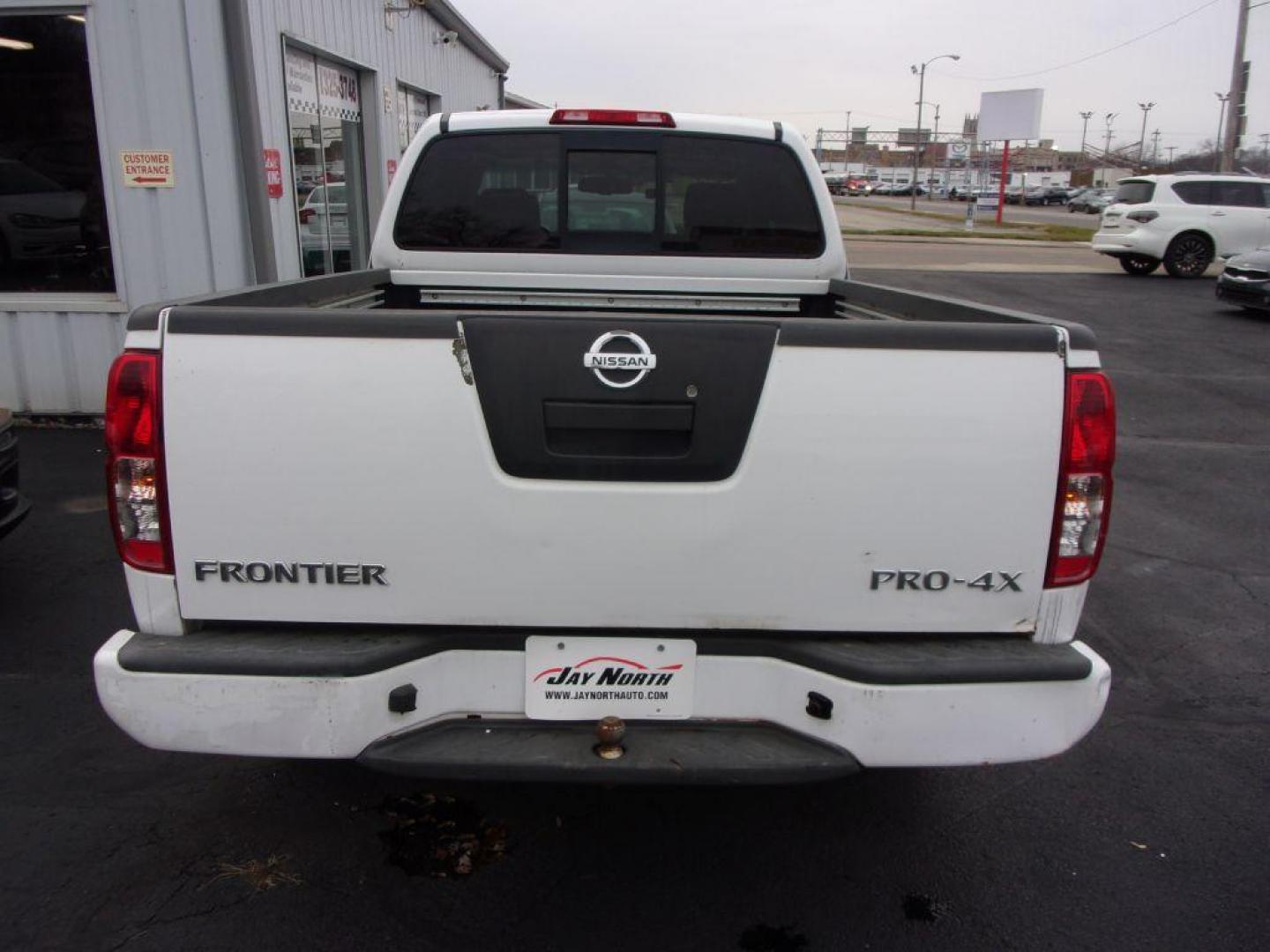 2012 WHITE NISSAN FRONTIER PRO-4X (1N6AD0CW6CC) with an 4.0L engine, Automatic transmission, located at 501 E. Columbia St., Springfield, OH, 45503, (800) 262-7122, 39.925262, -83.801796 - Photo#6