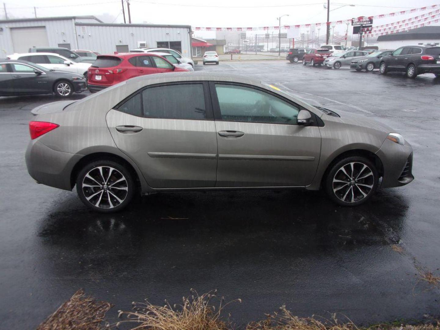 2018 GRAY TOYOTA COROLLA SE (5YFBURHE0JP) with an 1.8L engine, Continuously Variable transmission, located at 501 E. Columbia St., Springfield, OH, 45503, (800) 262-7122, 39.925262, -83.801796 - Photo#0