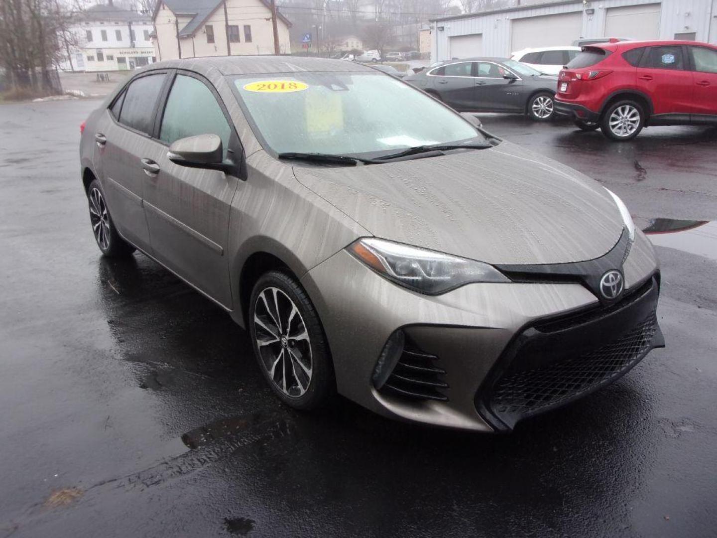 2018 GRAY TOYOTA COROLLA SE (5YFBURHE0JP) with an 1.8L engine, Continuously Variable transmission, located at 501 E. Columbia St., Springfield, OH, 45503, (800) 262-7122, 39.925262, -83.801796 - Photo#2