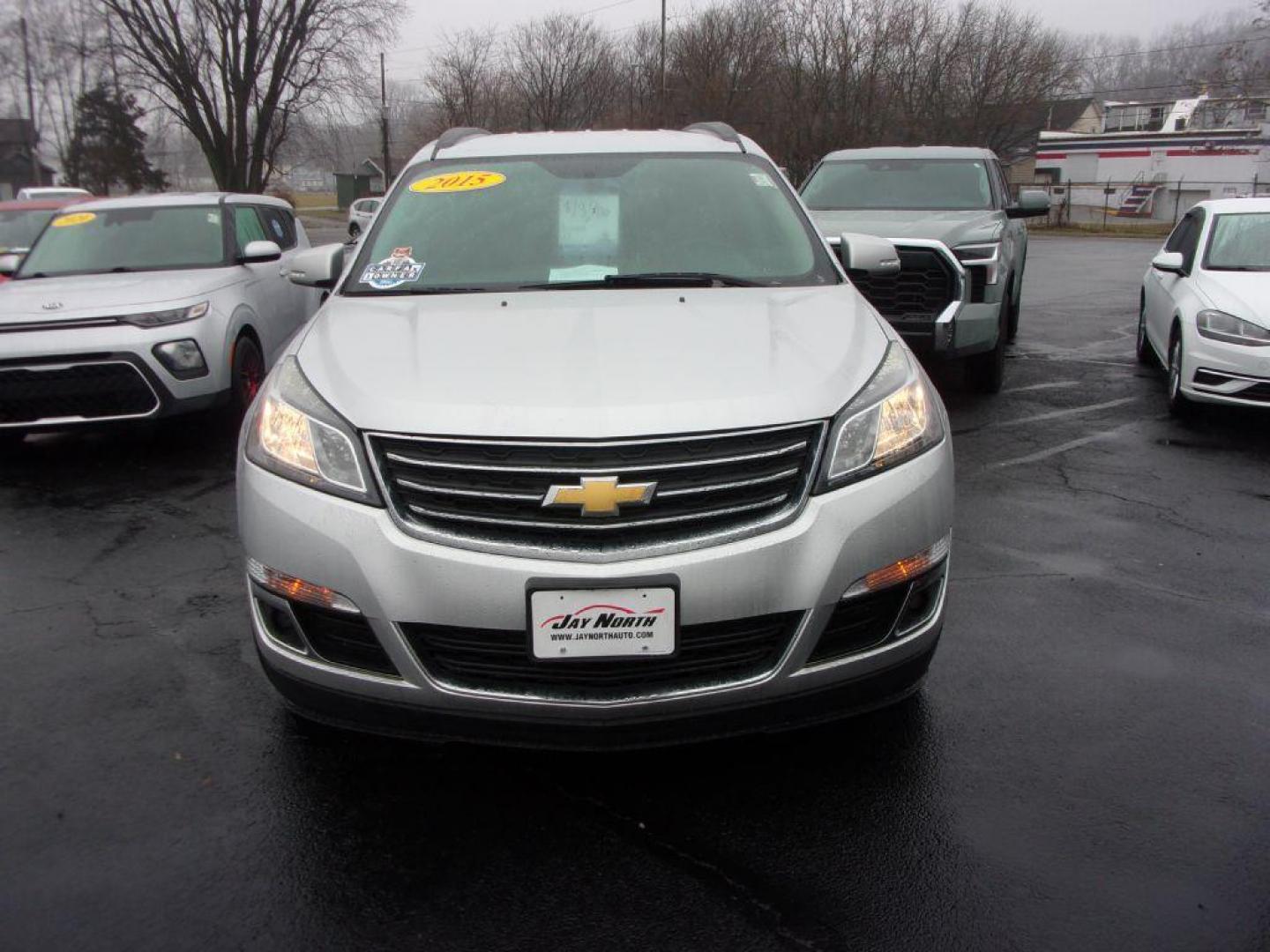 2015 SILVER CHEVROLET TRAVERSE LT (1GNKRGKD0FJ) with an 3.6L engine, Automatic transmission, located at 501 E. Columbia St., Springfield, OH, 45503, (800) 262-7122, 39.925262, -83.801796 - Photo#1