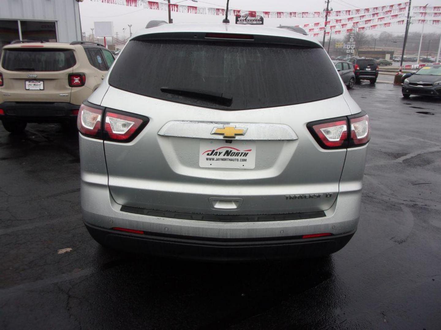 2015 SILVER CHEVROLET TRAVERSE LT (1GNKRGKD0FJ) with an 3.6L engine, Automatic transmission, located at 501 E. Columbia St., Springfield, OH, 45503, (800) 262-7122, 39.925262, -83.801796 - Photo#4