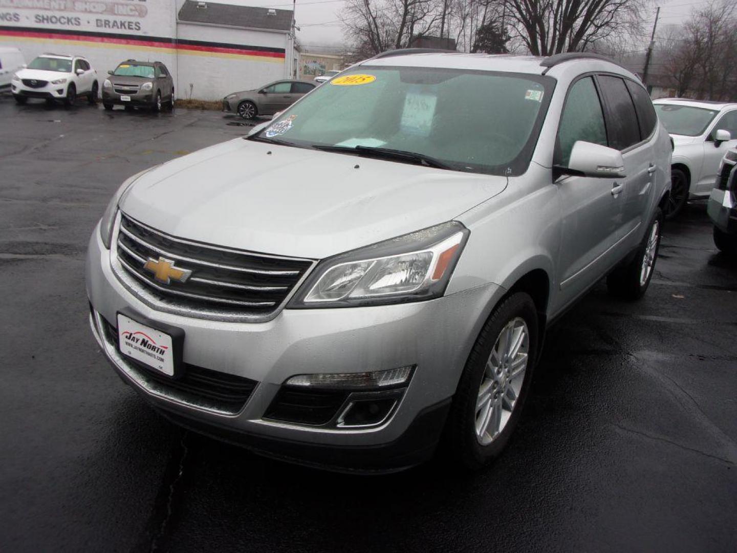 2015 SILVER CHEVROLET TRAVERSE LT (1GNKRGKD0FJ) with an 3.6L engine, Automatic transmission, located at 501 E. Columbia St., Springfield, OH, 45503, (800) 262-7122, 39.925262, -83.801796 - Photo#6