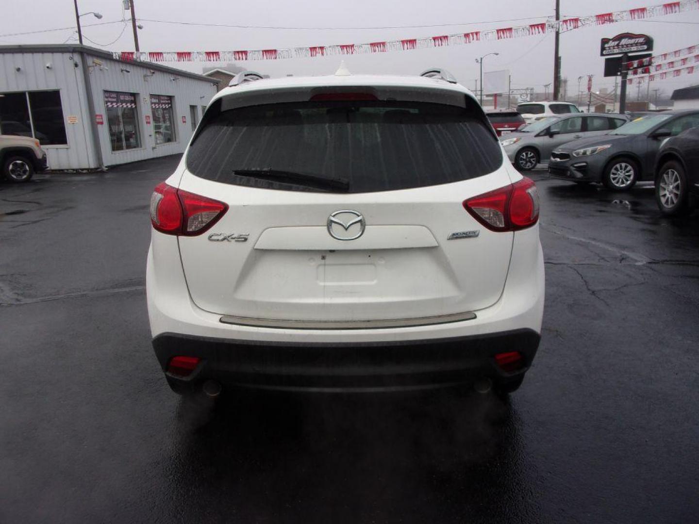 2016 WHITE MAZDA CX-5 GRAND TOURING (JM3KE2DYXG0) with an 2.5L engine, Automatic transmission, located at 501 E. Columbia St., Springfield, OH, 45503, (800) 262-7122, 39.925262, -83.801796 - Photo#4