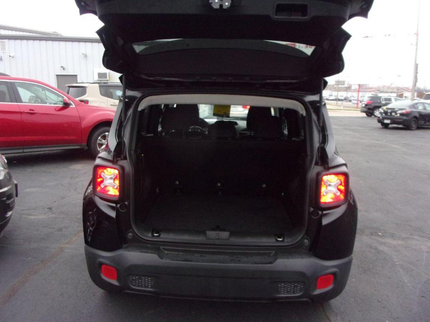 2018 BLACK JEEP RENEGADE LATITUDE (ZACCJABB2JP) with an 2.4L engine, Automatic transmission, located at 501 E. Columbia St., Springfield, OH, 45503, (800) 262-7122, 39.925262, -83.801796 - *** FWD *** Latitude *** Serviced and Detailed *** Jay North Auto has offered hand picked vehicles since 1965! Our customer's enjoy a NO pressure buying experience with a small town feel. All of our vehicles get fully inspected and detailed. We are a preferred dealer for many local credit unions - Photo#8