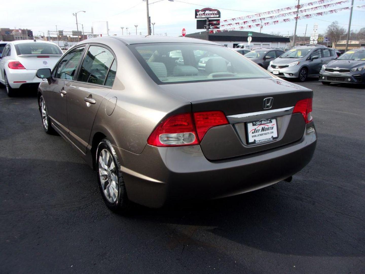 2009 GRAY HONDA CIVIC EX (1HGFA168X9L) with an 1.8L engine, Automatic transmission, located at 501 E. Columbia St., Springfield, OH, 45503, (800) 262-7122, 39.925262, -83.801796 - *** Serviced and Detailed *** New Shocks *** EX *** New Tires *** Jay North Auto has offered hand picked vehicles since 1965! Our customer's enjoy a NO pressure buying experience with a small town feel. All of our vehicles get fully inspected and detailed. We are a preferred dealer for many loca - Photo#5