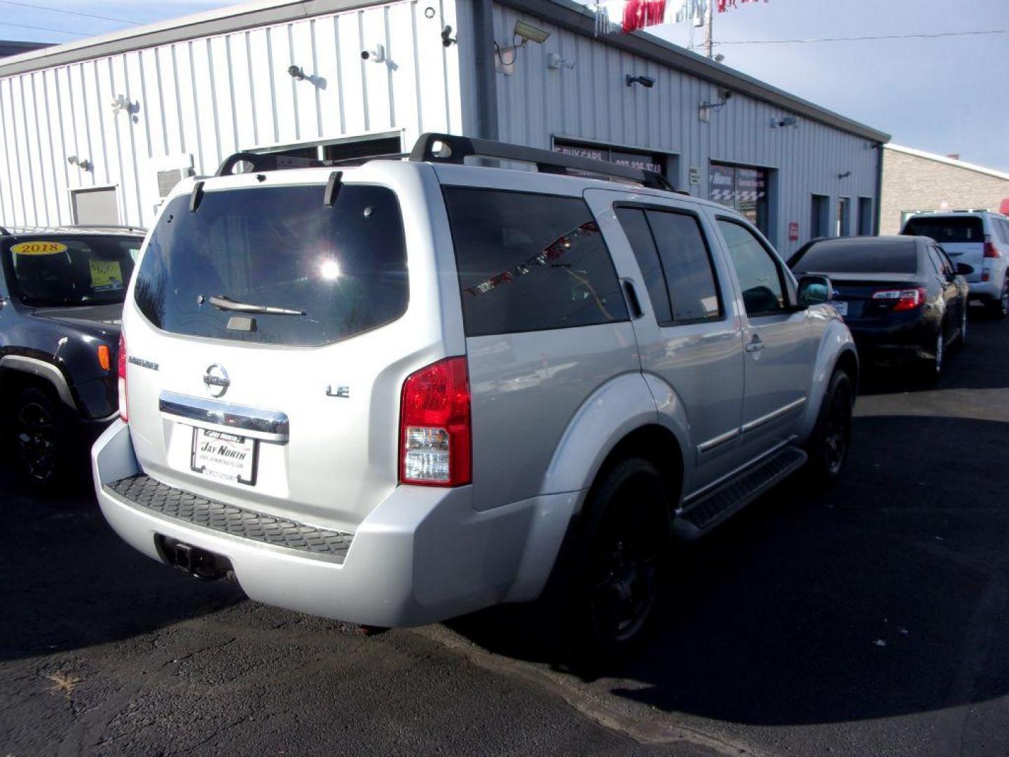 2012 SILVER NISSAN PATHFINDER LE (5N1AR1NB8CC) with an 4.0L engine, Automatic transmission, located at 501 E. Columbia St., Springfield, OH, 45503, (800) 262-7122, 39.925262, -83.801796 - Photo#3