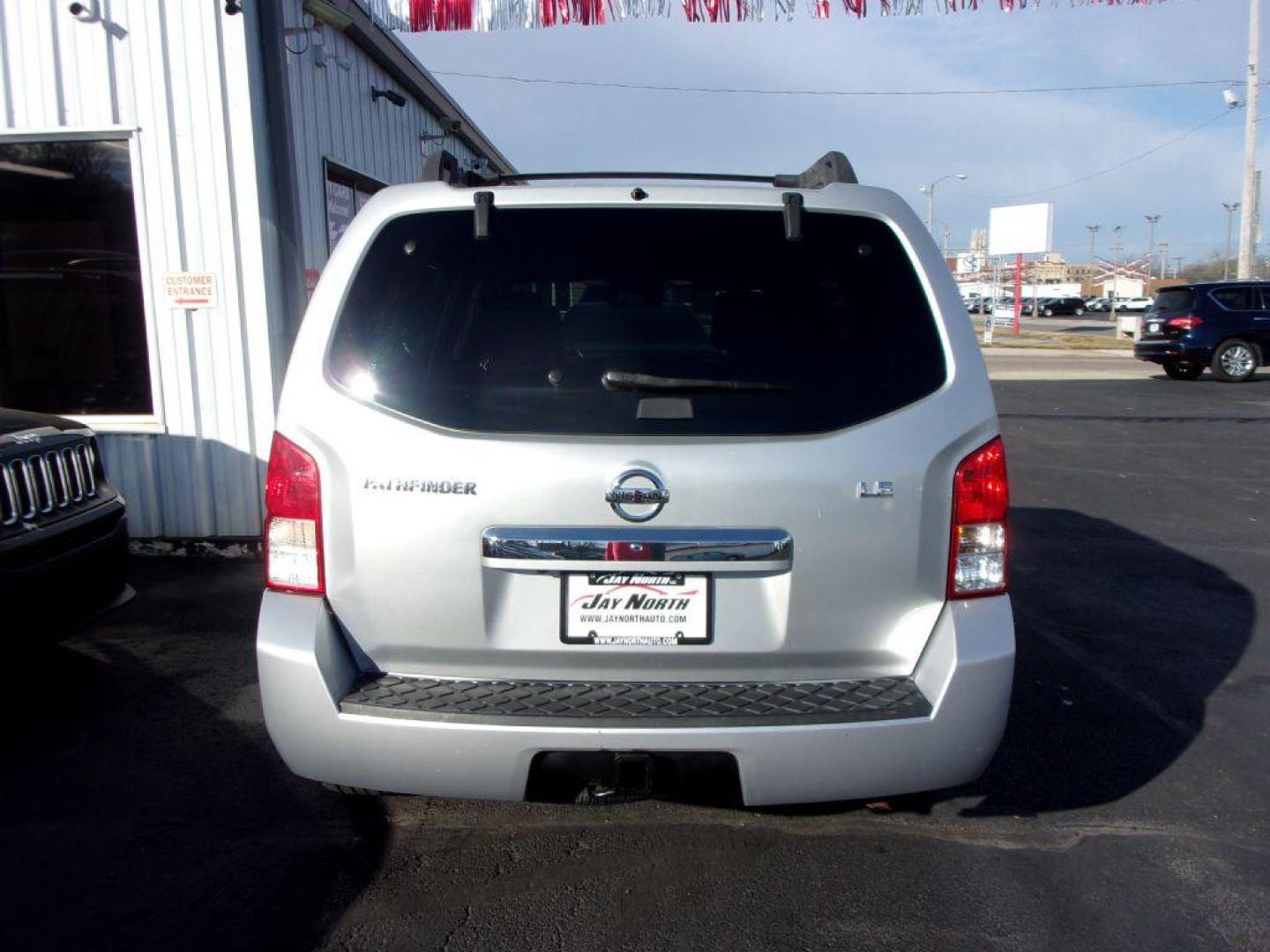 2012 SILVER NISSAN PATHFINDER LE (5N1AR1NB8CC) with an 4.0L engine, Automatic transmission, located at 501 E. Columbia St., Springfield, OH, 45503, (800) 262-7122, 39.925262, -83.801796 - Photo#4