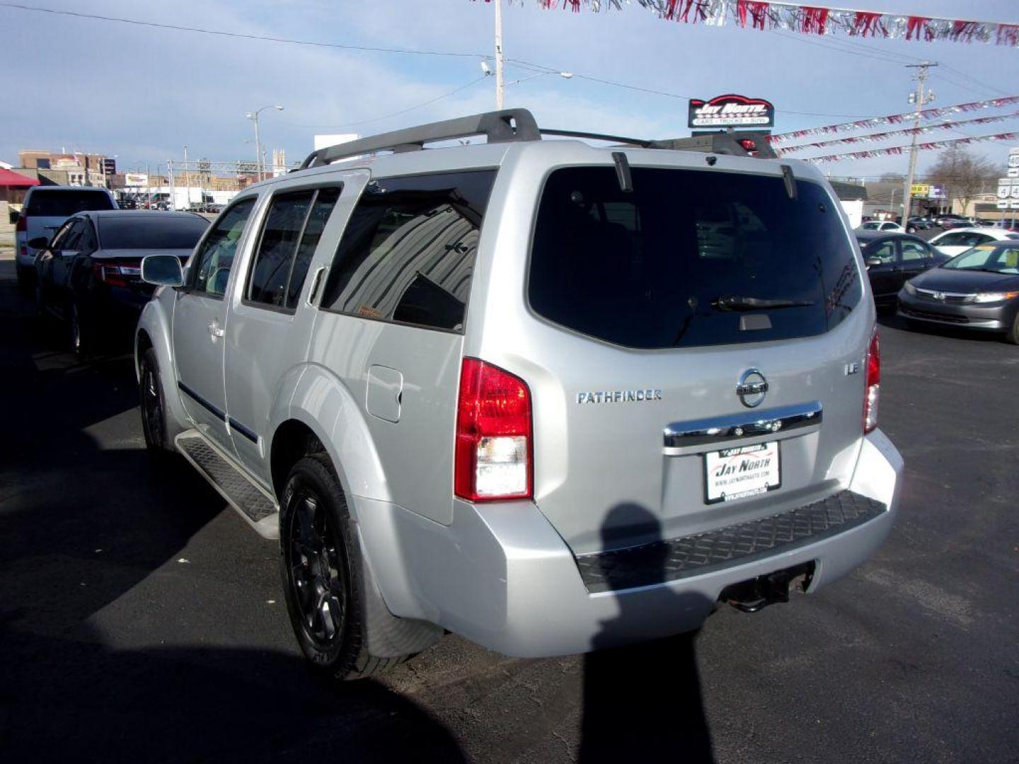 2012 SILVER NISSAN PATHFINDER LE (5N1AR1NB8CC) with an 4.0L engine, Automatic transmission, located at 501 E. Columbia St., Springfield, OH, 45503, (800) 262-7122, 39.925262, -83.801796 - Photo#5