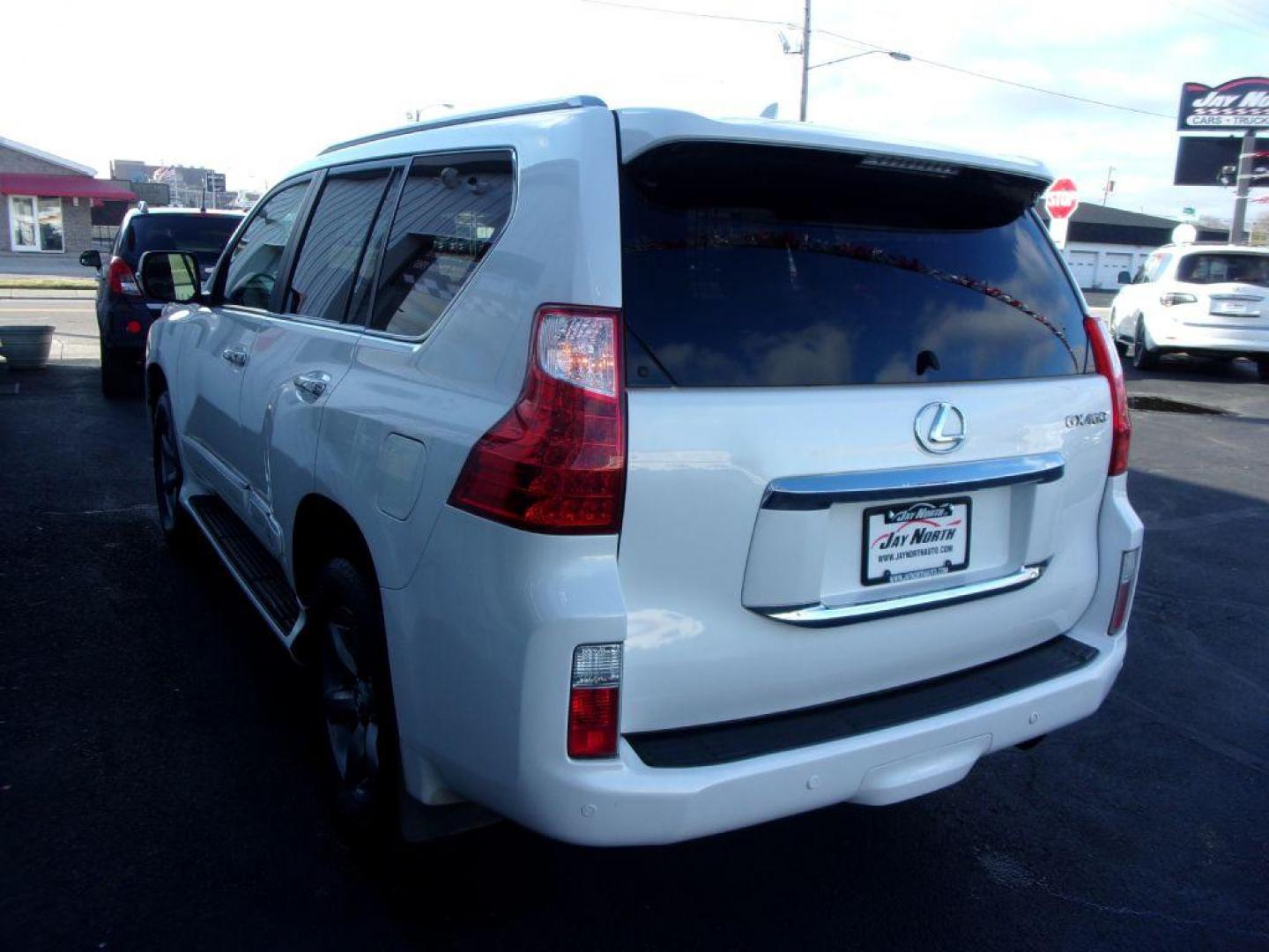 2013 WHITE LEXUS GX 460 PREMIUM (JTJJM7FX1D5) with an 4.6L engine, Automatic transmission, located at 501 E. Columbia St., Springfield, OH, 45503, (800) 262-7122, 39.925262, -83.801796 - Photo#4