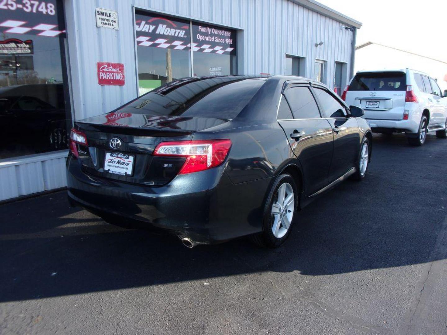 2013 GRAY TOYOTA CAMRY SE (4T1BF1FK8DU) with an 2.5L engine, Automatic transmission, located at 501 E. Columbia St., Springfield, OH, 45503, (800) 262-7122, 39.925262, -83.801796 - *** LOW MILEAGE *** Serviced and Detailed *** SE *** Jay North Auto has offered hand picked vehicles since 1965! Our customer's enjoy a NO pressure buying experience with a small town feel. All of our vehicles get fully inspected and detailed. We are a preferred dealer for many local credit unio - Photo#3