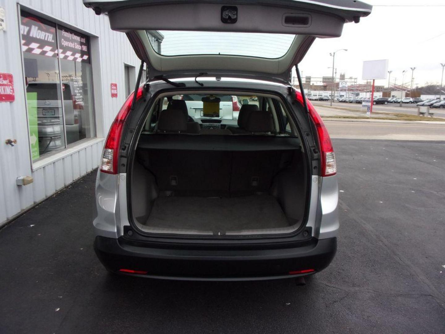 2014 SILVER HONDA CR-V LX (2HKRM4H35EH) with an 2.4L engine, Automatic transmission, located at 501 E. Columbia St., Springfield, OH, 45503, (800) 262-7122, 39.925262, -83.801796 - Photo#7