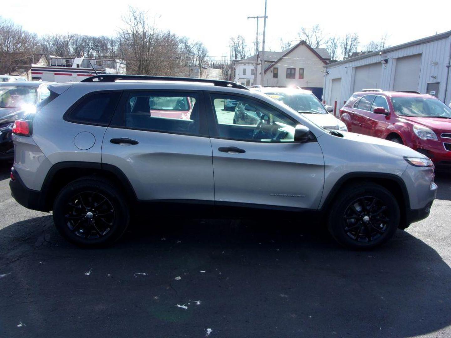 2016 GRAY JEEP CHEROKEE SPORT (1C4PJMABXGW) with an 2.4L engine, Automatic transmission, located at 501 E. Columbia St., Springfield, OH, 45503, (800) 262-7122, 39.925262, -83.801796 - Photo#0