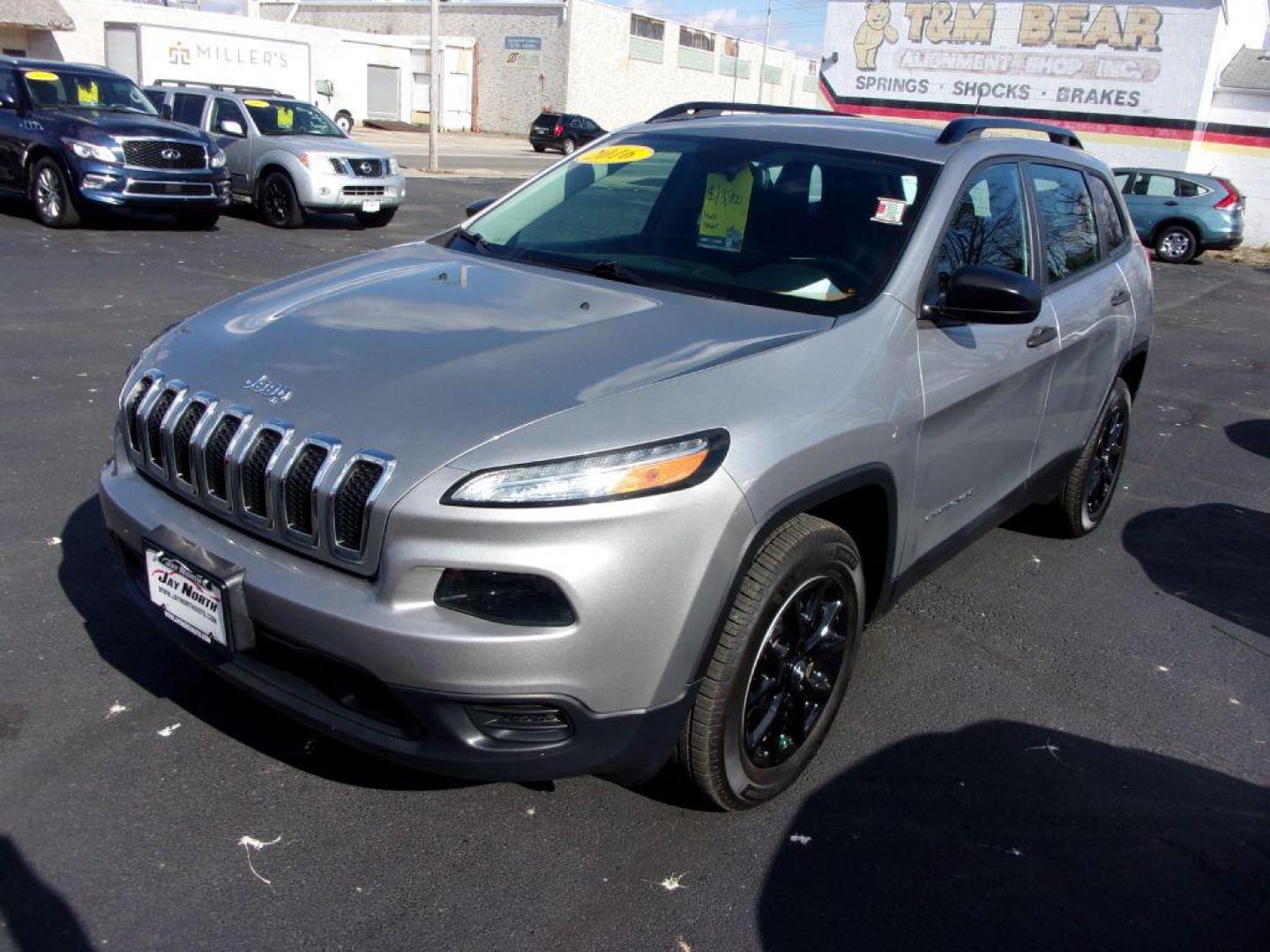 2016 GRAY JEEP CHEROKEE SPORT (1C4PJMABXGW) with an 2.4L engine, Automatic transmission, located at 501 E. Columbia St., Springfield, OH, 45503, (800) 262-7122, 39.925262, -83.801796 - Photo#1