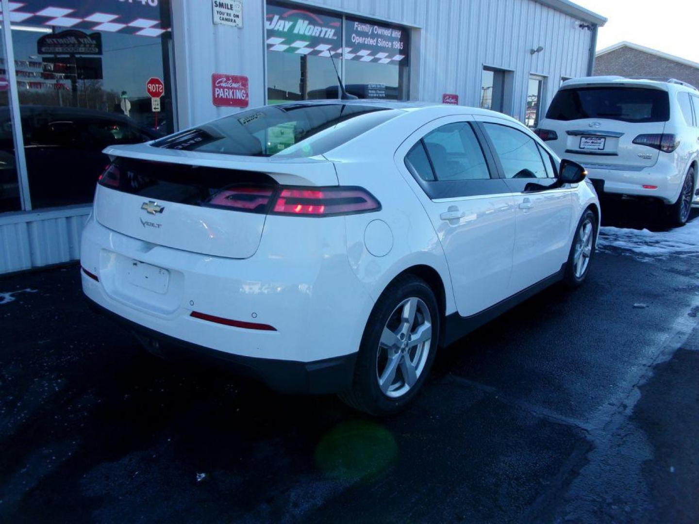 2014 WHITE CHEVROLET VOLT (1G1RH6E41EU) with an 1.4L engine, Automatic transmission, located at 501 E. Columbia St., Springfield, OH, 45503, (800) 262-7122, 39.925262, -83.801796 - *** Premium *** Serviced and Detailed *** Clean CarFax *** New Tires *** Heated Seats *** Navigation *** Jay North Auto has offered hand picked vehicles since 1965! Our customer's enjoy a NO pressure buying experience with a small town feel. All of our vehicles get fully inspected and detailed. - Photo#3