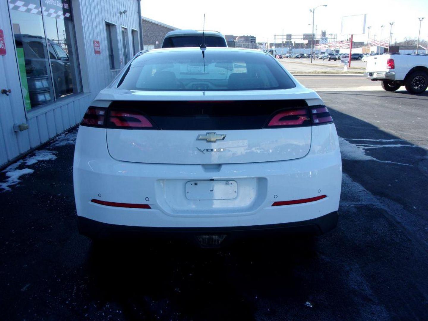 2014 WHITE CHEVROLET VOLT (1G1RH6E41EU) with an 1.4L engine, Automatic transmission, located at 501 E. Columbia St., Springfield, OH, 45503, (800) 262-7122, 39.925262, -83.801796 - *** Premium *** Serviced and Detailed *** Clean CarFax *** New Tires *** Heated Seats *** Navigation *** Jay North Auto has offered hand picked vehicles since 1965! Our customer's enjoy a NO pressure buying experience with a small town feel. All of our vehicles get fully inspected and detailed. - Photo#4