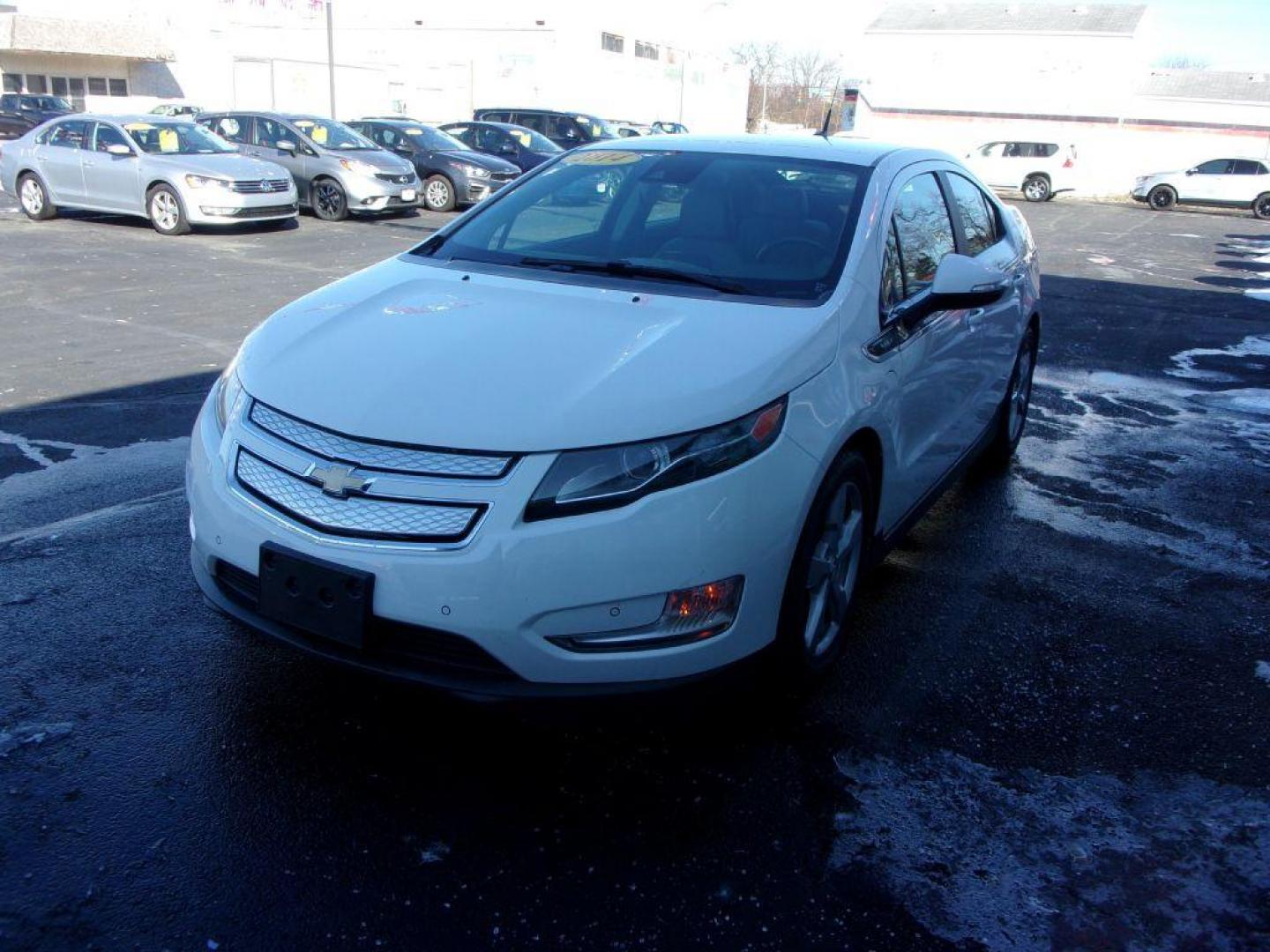 2014 WHITE CHEVROLET VOLT (1G1RH6E41EU) with an 1.4L engine, Automatic transmission, located at 501 E. Columbia St., Springfield, OH, 45503, (800) 262-7122, 39.925262, -83.801796 - *** Premium *** Serviced and Detailed *** Clean CarFax *** New Tires *** Heated Seats *** Navigation *** Jay North Auto has offered hand picked vehicles since 1965! Our customer's enjoy a NO pressure buying experience with a small town feel. All of our vehicles get fully inspected and detailed. - Photo#6