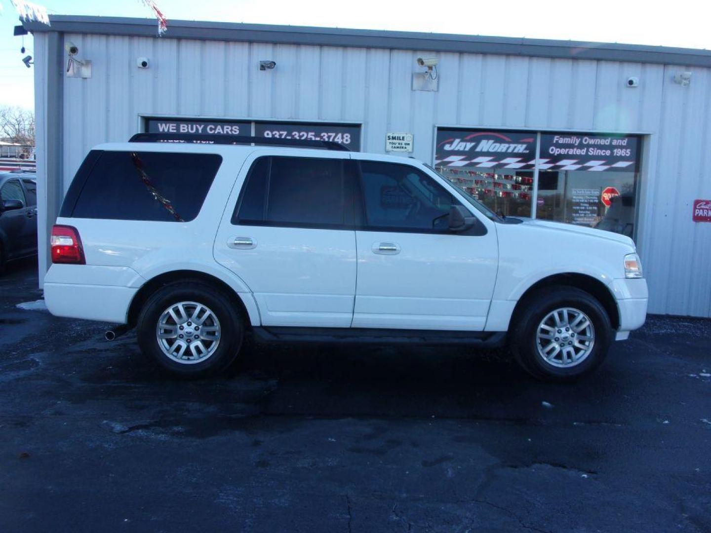 2013 WHITE FORD EXPEDITION XLT (1FMJU1H55DE) with an 5.4L engine, Automatic transmission, located at 501 E. Columbia St., Springfield, OH, 45503, (800) 262-7122, 39.925262, -83.801796 - Photo#0