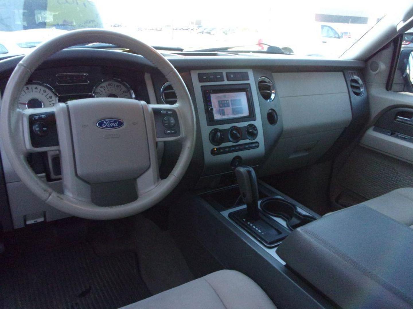 2013 WHITE FORD EXPEDITION XLT (1FMJU1H55DE) with an 5.4L engine, Automatic transmission, located at 501 E. Columbia St., Springfield, OH, 45503, (800) 262-7122, 39.925262, -83.801796 - Photo#9