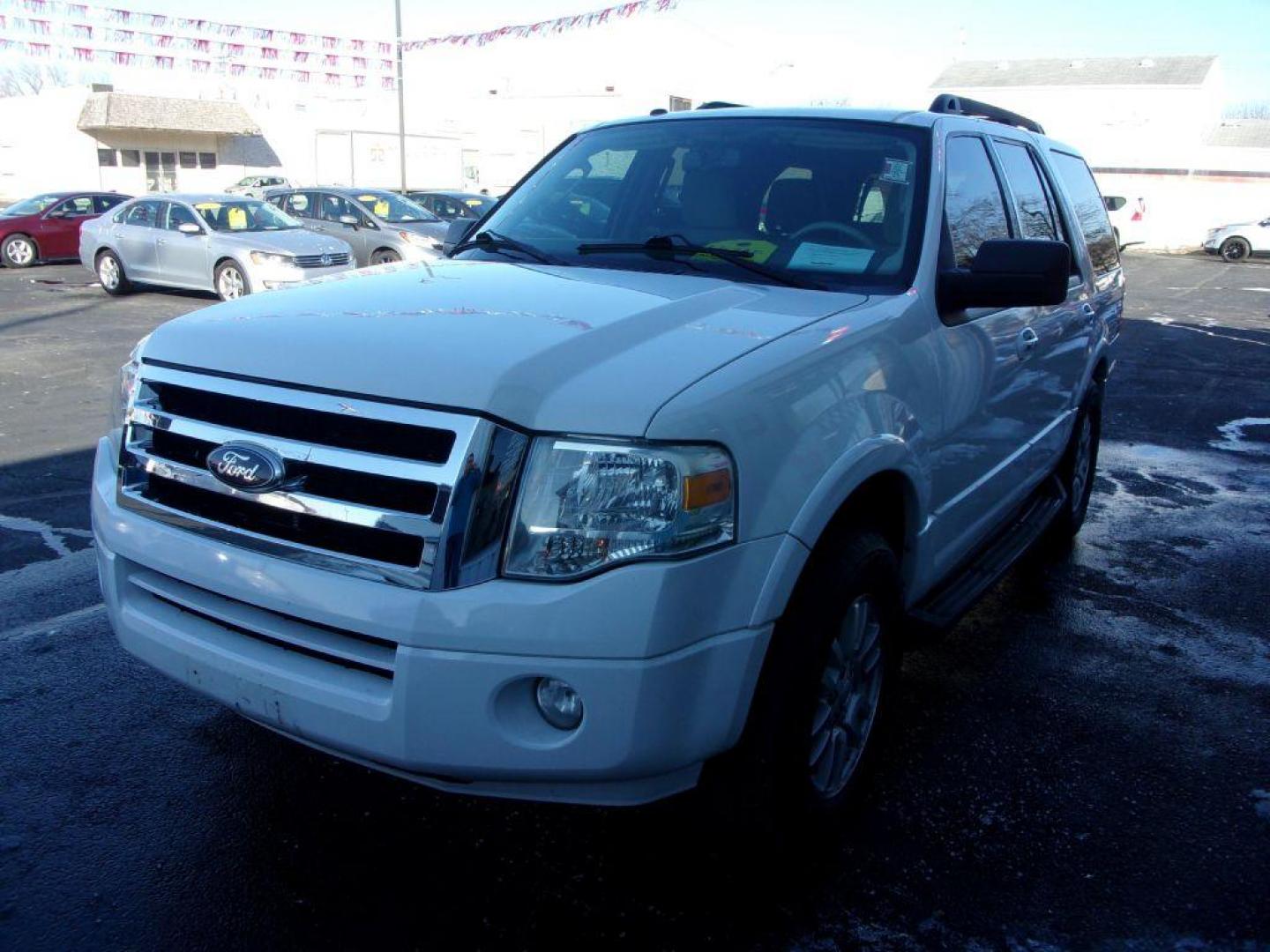 2013 WHITE FORD EXPEDITION XLT (1FMJU1H55DE) with an 5.4L engine, Automatic transmission, located at 501 E. Columbia St., Springfield, OH, 45503, (800) 262-7122, 39.925262, -83.801796 - Photo#3