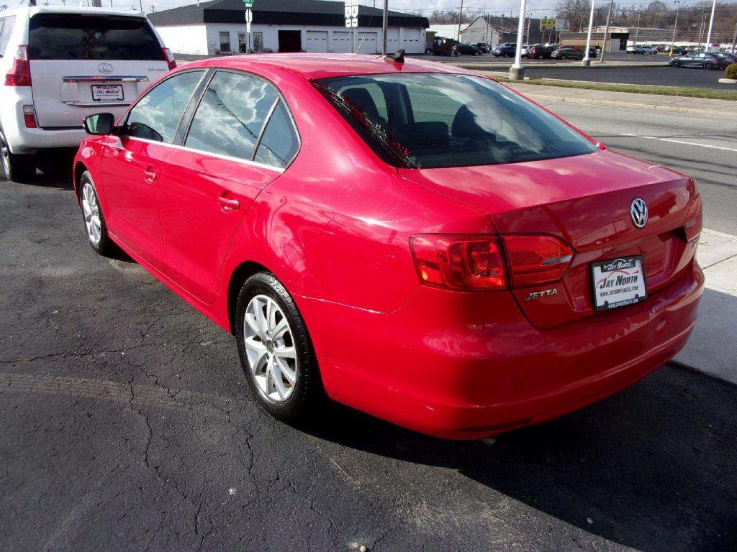 2014 RED VOLKSWAGEN JETTA SE (3VWD07AJ8EM) with an 1.8L engine, Automatic transmission, located at 501 E. Columbia St., Springfield, OH, 45503, (800) 262-7122, 39.925262, -83.801796 - Photo#4