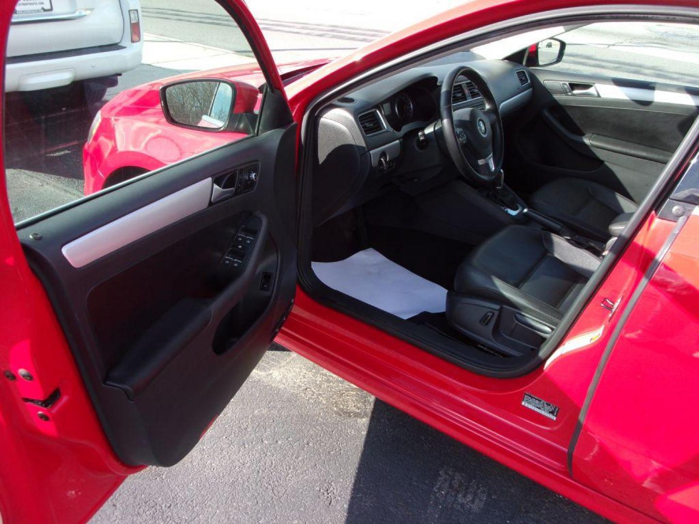 2014 RED VOLKSWAGEN JETTA SE (3VWD07AJ8EM) with an 1.8L engine, Automatic transmission, located at 501 E. Columbia St., Springfield, OH, 45503, (800) 262-7122, 39.925262, -83.801796 - Photo#7