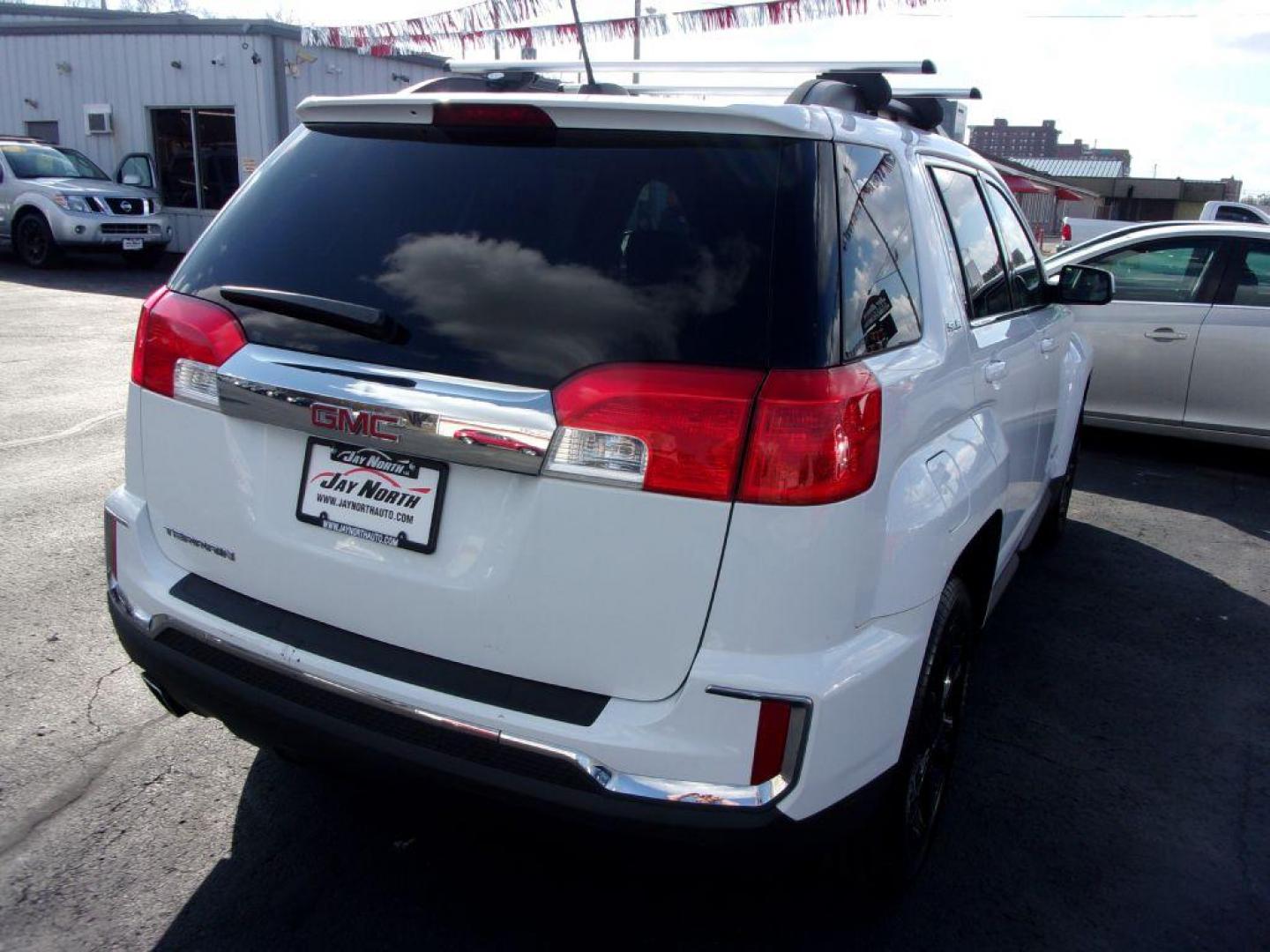 2017 WHITE GMC TERRAIN SLE (2GKALNEK7H6) with an 2.4L engine, Automatic transmission, located at 501 E. Columbia St., Springfield, OH, 45503, (800) 262-7122, 39.925262, -83.801796 - Photo#5