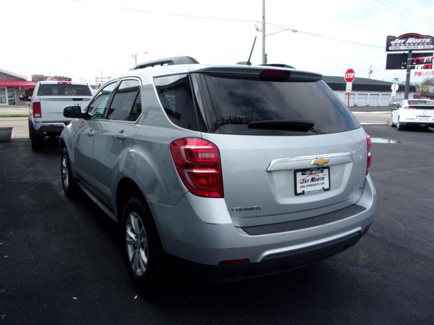 2017 SILVER CHEVROLET EQUINOX LT (2GNALCEK4H1) with an 2.4L engine, Automatic transmission, located at 501 E. Columbia St., Springfield, OH, 45503, (800) 262-7122, 39.925262, -83.801796 - Photo#5