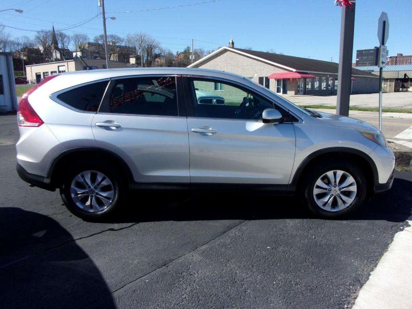 2014 SILVER HONDA CR-V EX (2HKRM4H5XEH) with an 2.4L engine, Automatic transmission, located at 501 E. Columbia St., Springfield, OH, 45503, (800) 262-7122, 39.925262, -83.801796 - Photo#0