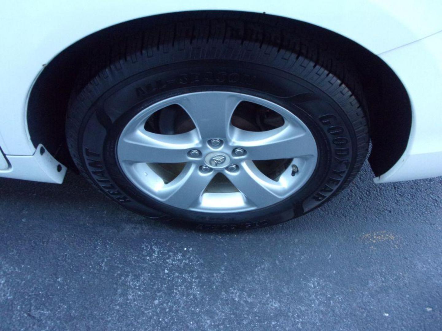 2012 WHITE TOYOTA SIENNA LE (5TDKK3DC1CS) with an 3.5L engine, Automatic transmission, located at 501 E. Columbia St., Springfield, OH, 45503, (800) 262-7122, 39.925262, -83.801796 - Photo#15