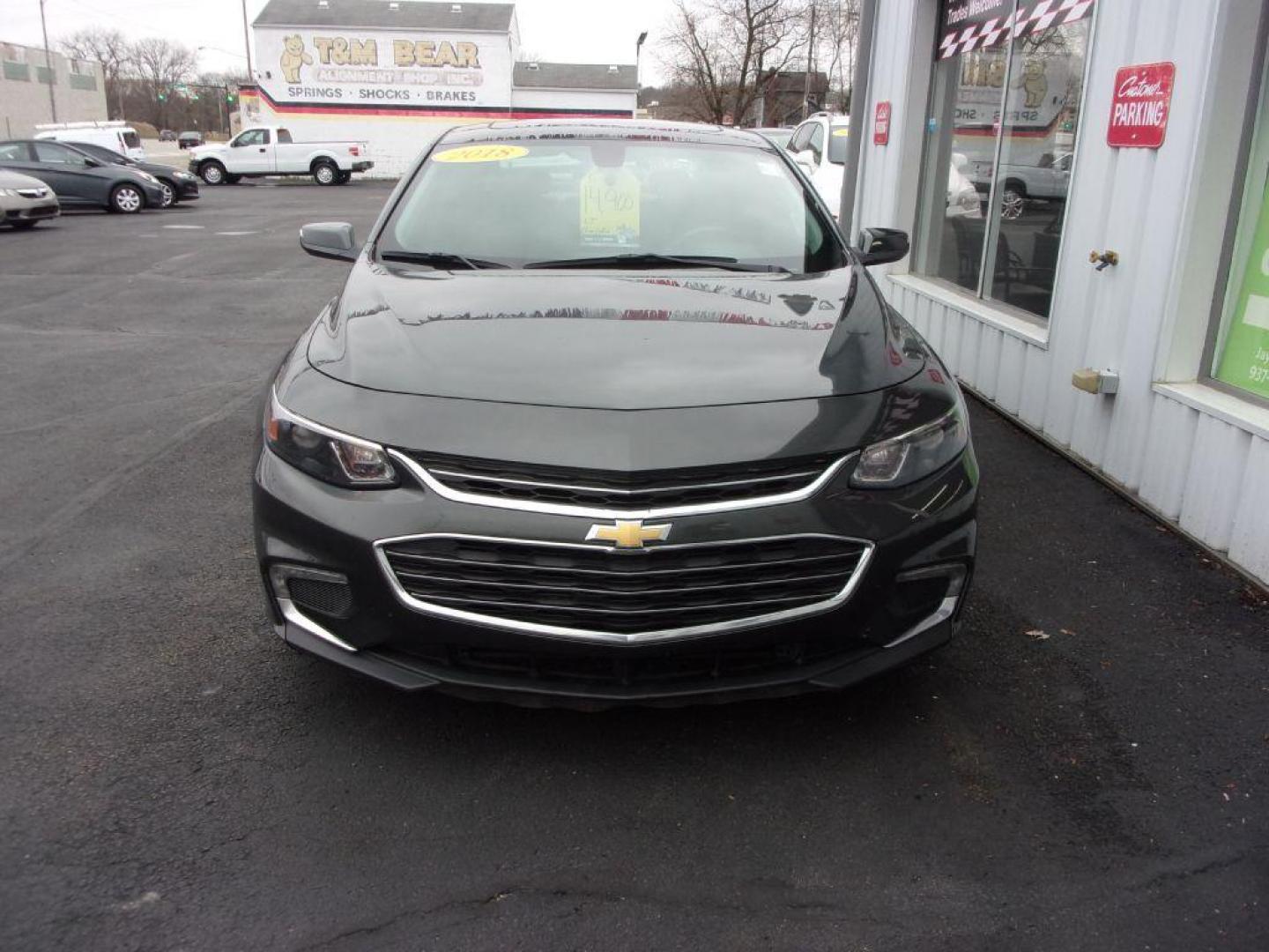 2018 GRAY CHEVROLET MALIBU LT (1G1ZD5ST2JF) with an 1.5L engine, Automatic transmission, located at 501 E. Columbia St., Springfield, OH, 45503, (800) 262-7122, 39.925262, -83.801796 - Photo#1