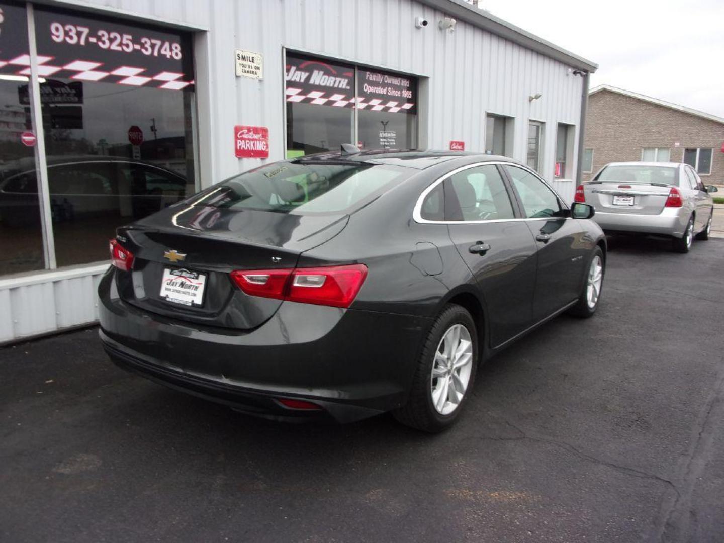 2018 GRAY CHEVROLET MALIBU LT (1G1ZD5ST2JF) with an 1.5L engine, Automatic transmission, located at 501 E. Columbia St., Springfield, OH, 45503, (800) 262-7122, 39.925262, -83.801796 - Photo#3