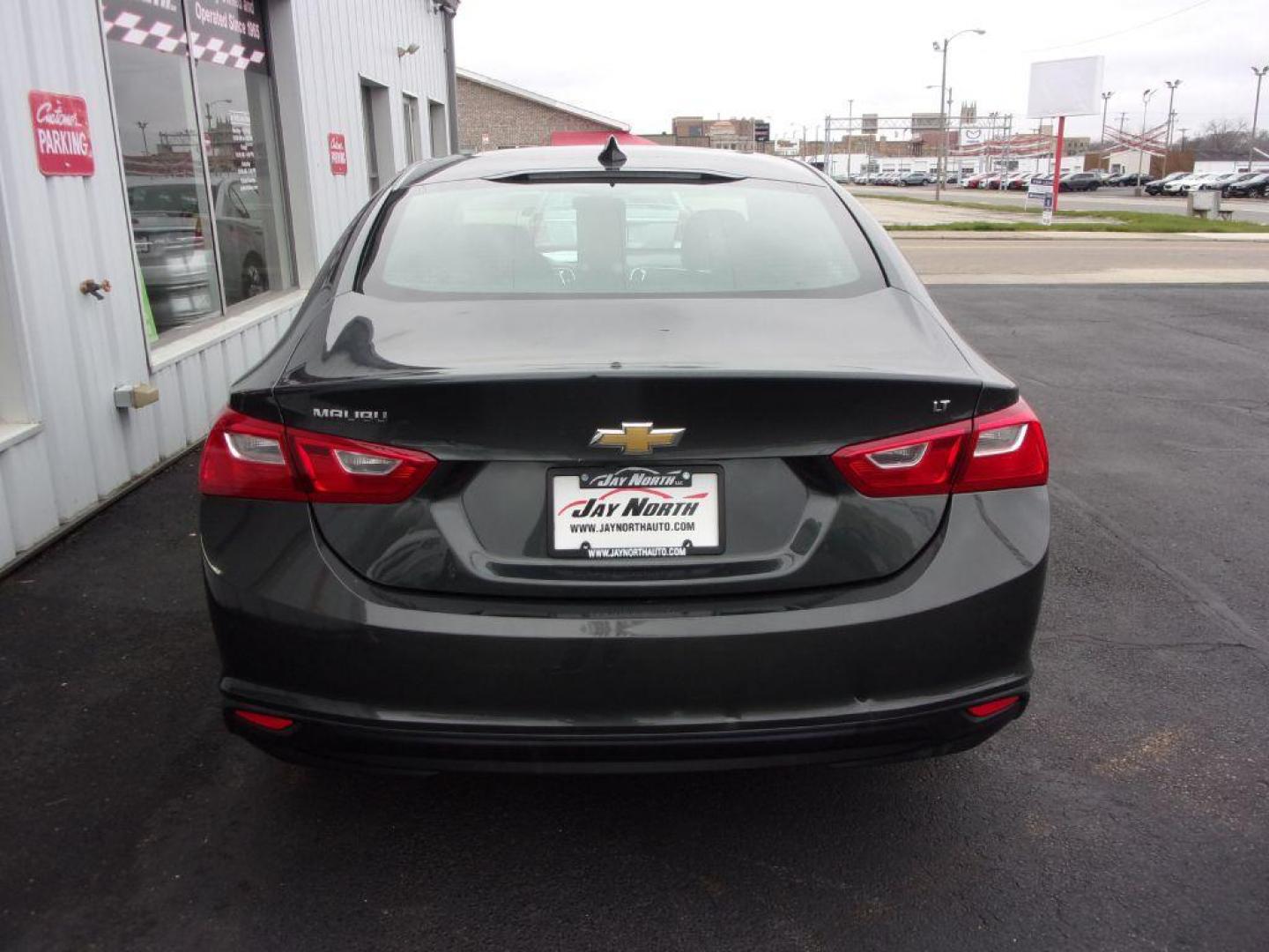 2018 GRAY CHEVROLET MALIBU LT (1G1ZD5ST2JF) with an 1.5L engine, Automatic transmission, located at 501 E. Columbia St., Springfield, OH, 45503, (800) 262-7122, 39.925262, -83.801796 - Photo#4