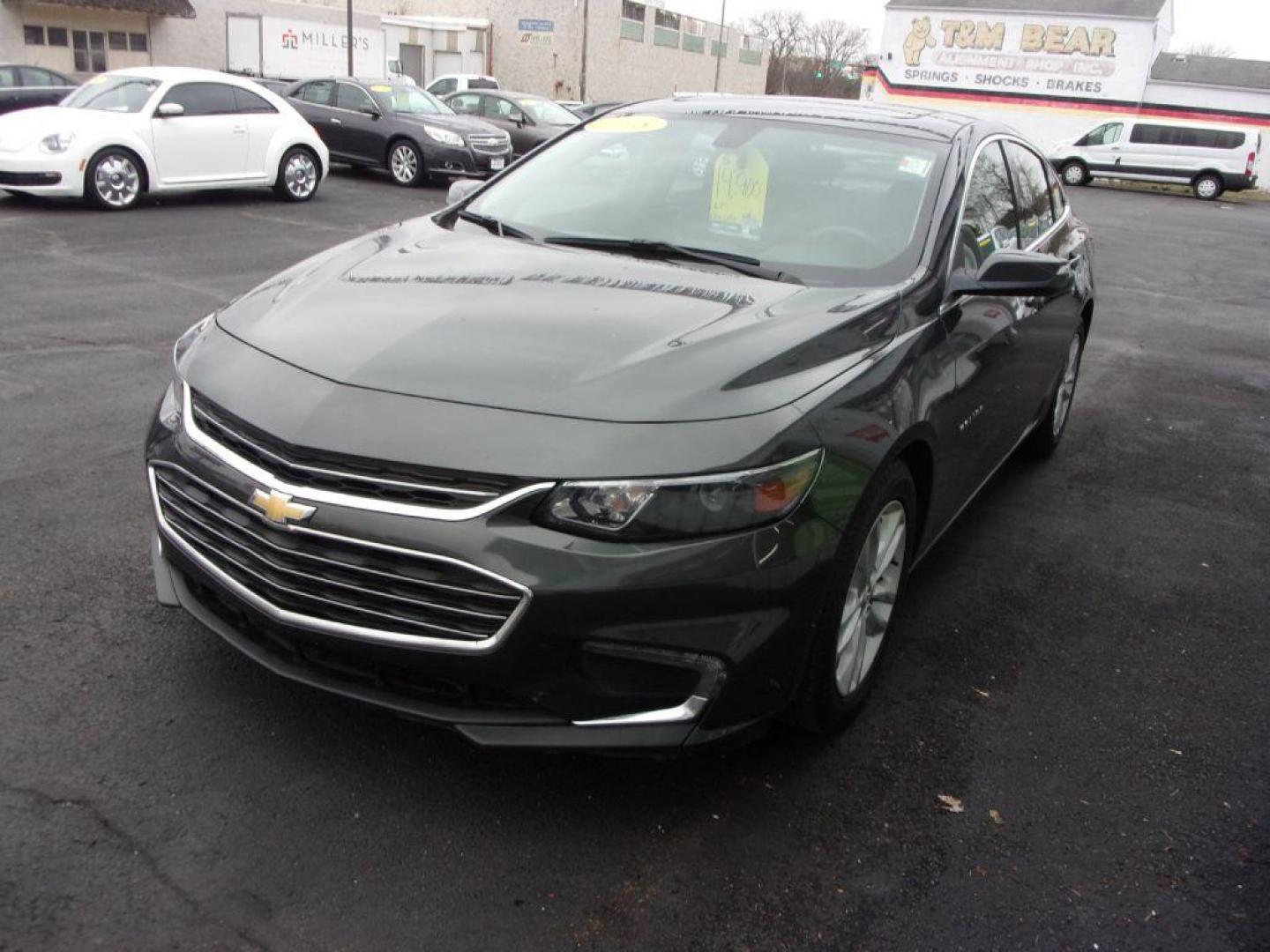 2018 GRAY CHEVROLET MALIBU LT (1G1ZD5ST2JF) with an 1.5L engine, Automatic transmission, located at 501 E. Columbia St., Springfield, OH, 45503, (800) 262-7122, 39.925262, -83.801796 - Photo#6