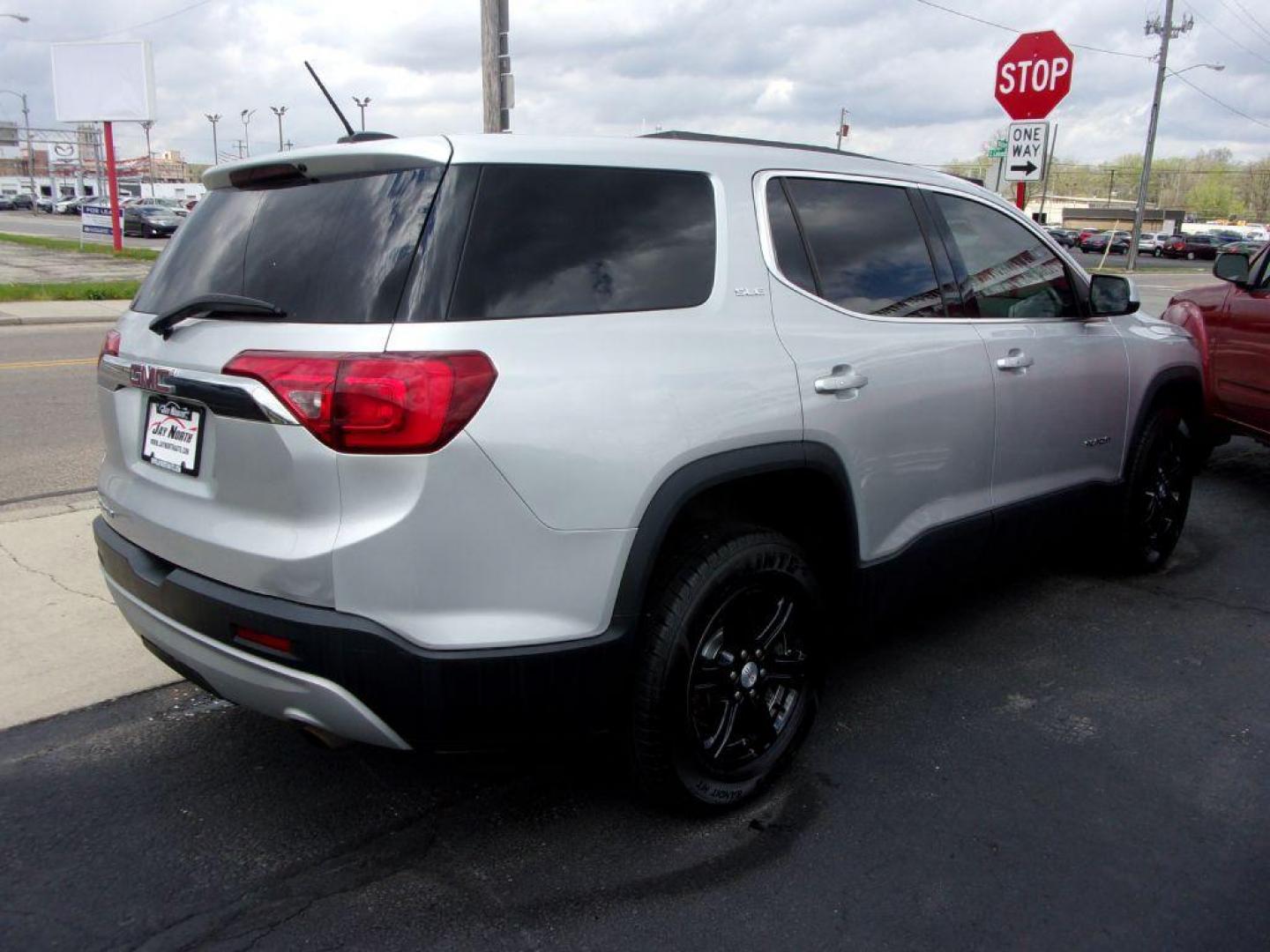 2017 SILVER GMC ACADIA SLE (1GKKNKLA7HZ) with an 2.5L engine, Automatic transmission, located at 501 E. Columbia St., Springfield, OH, 45503, (800) 262-7122, 39.925262, -83.801796 - Photo#2